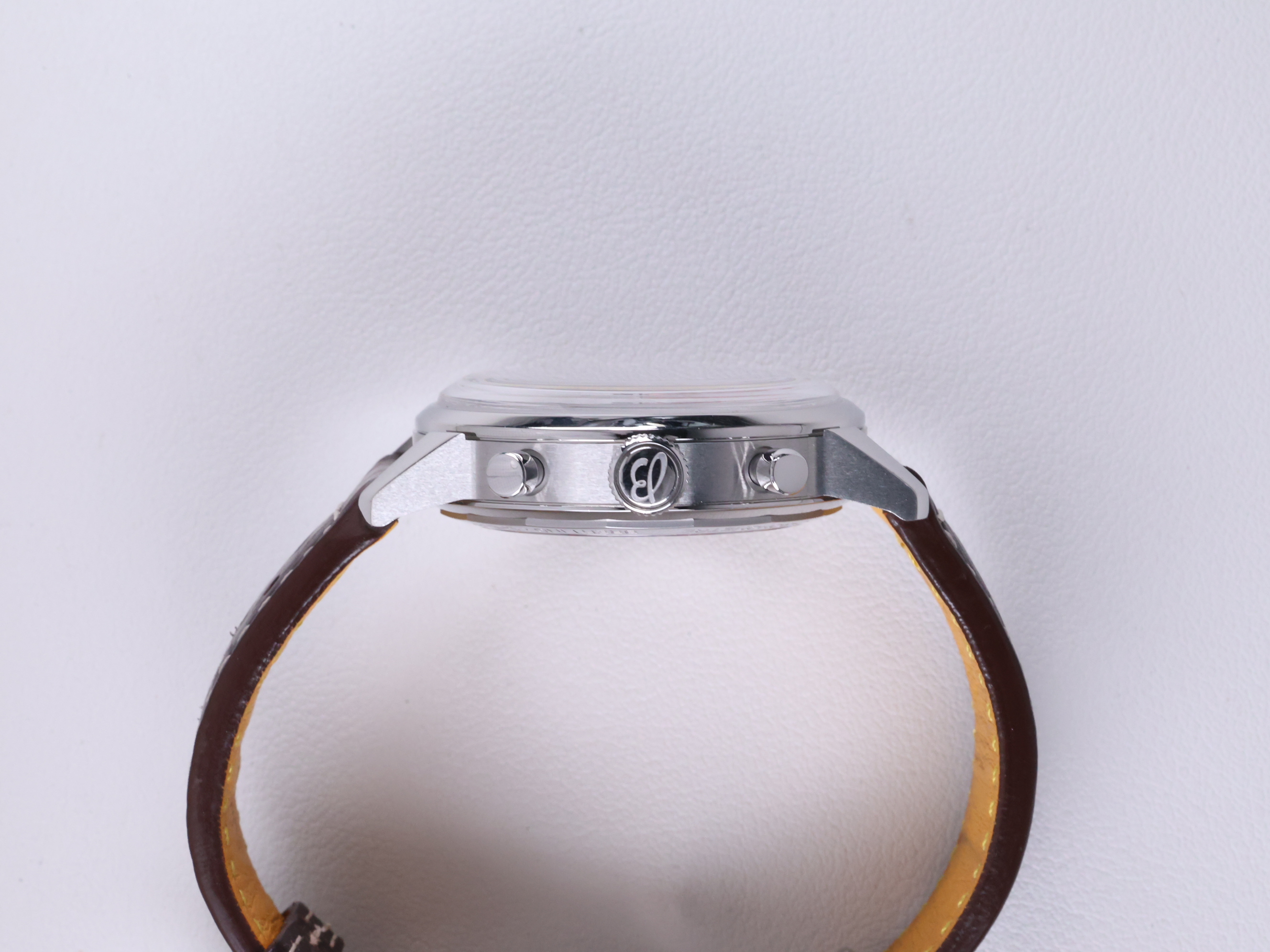브라이틀링 탑 타임 B01 쉘비 코브라 AB01763A1C1X1 중고 2023년식 측면(크라운)
