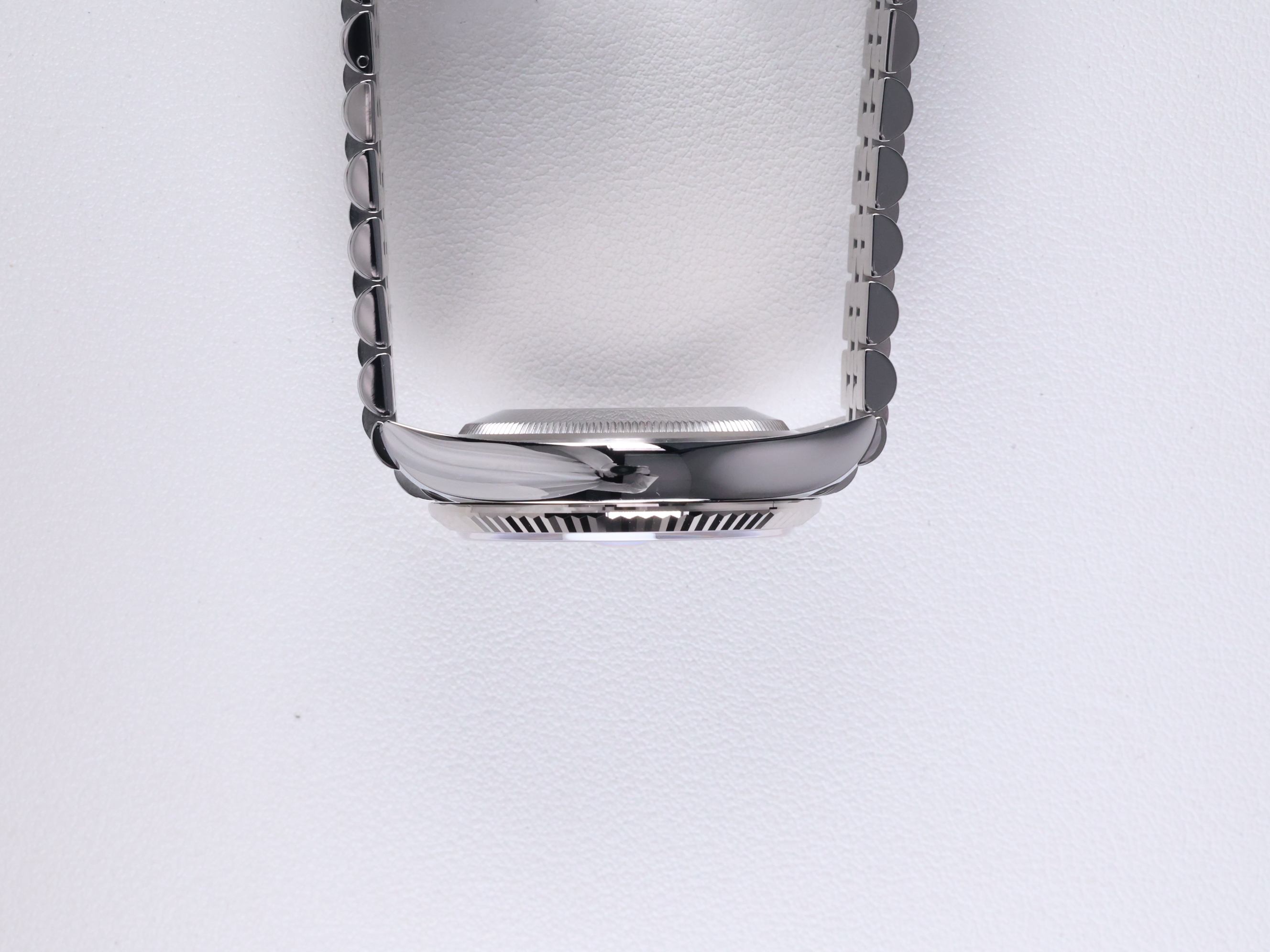 롤렉스 데이저스트 36 126234 중고 2026년식 측면(크라운 반대편)