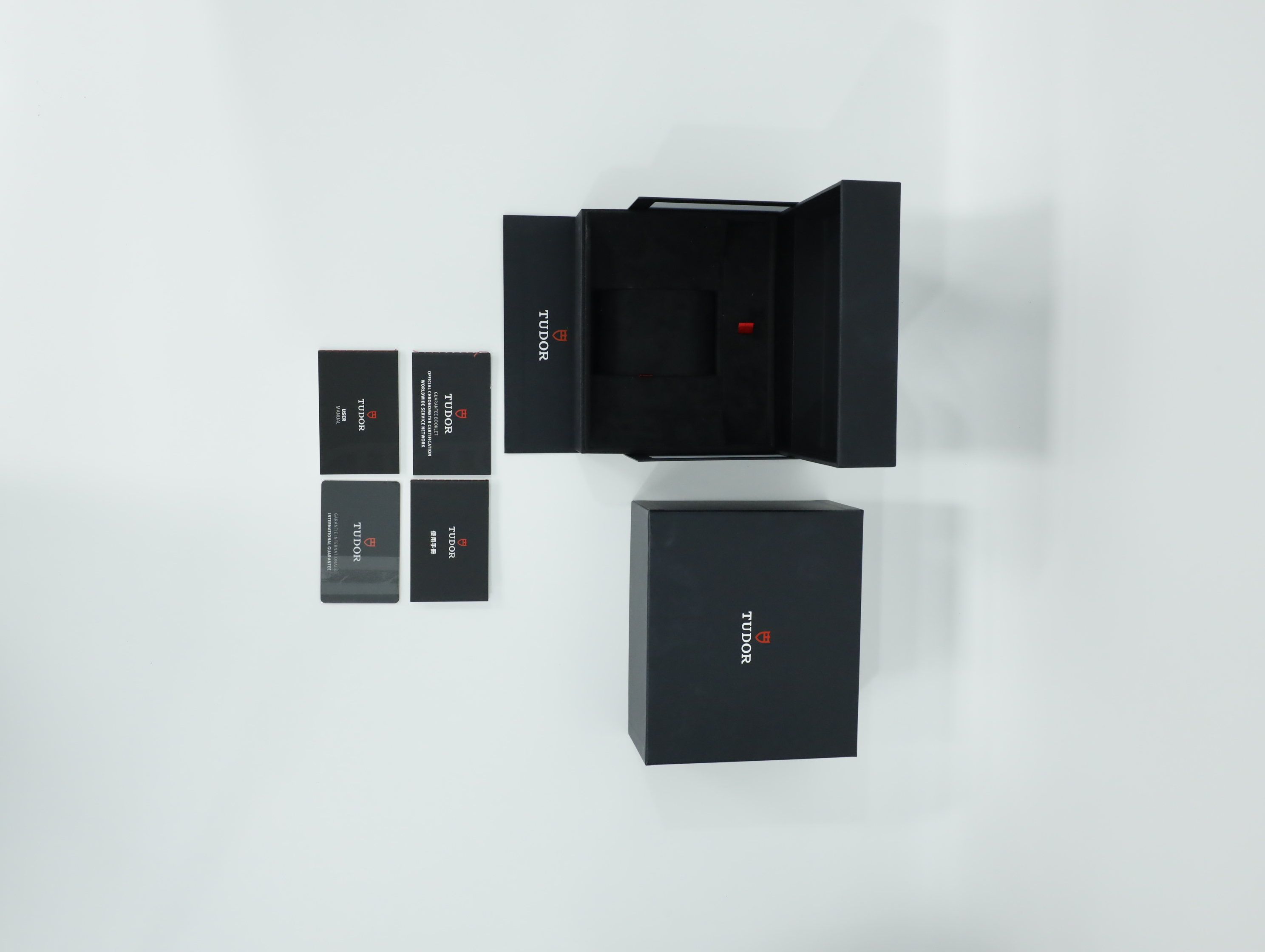 튜더 블랙 베이 54 M79000-0001 중고 2025년식 풀패키지샷