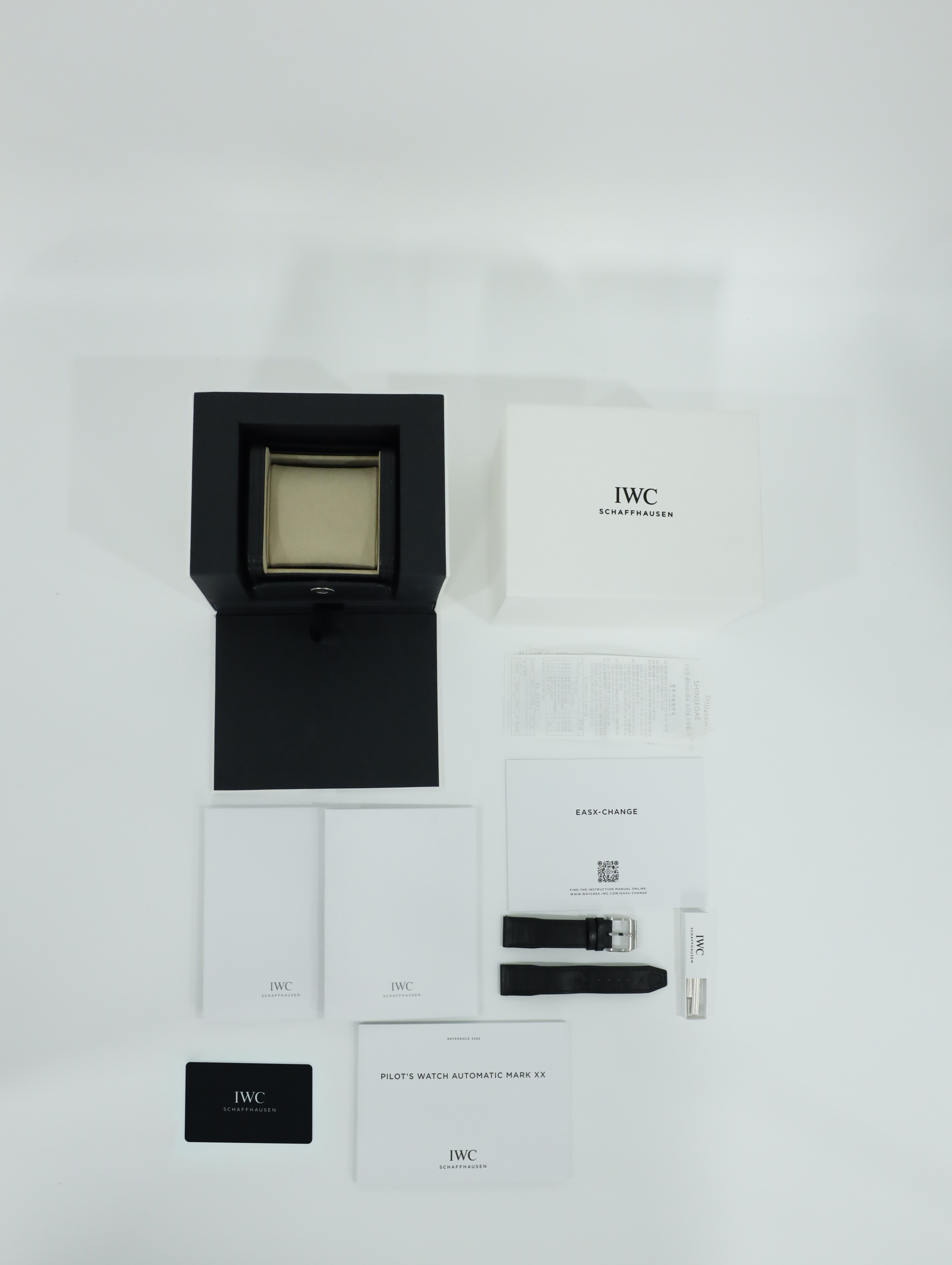 IWC 파일럿 워치 마트 20 IW328202 중고 2026년식 풀패키지샷