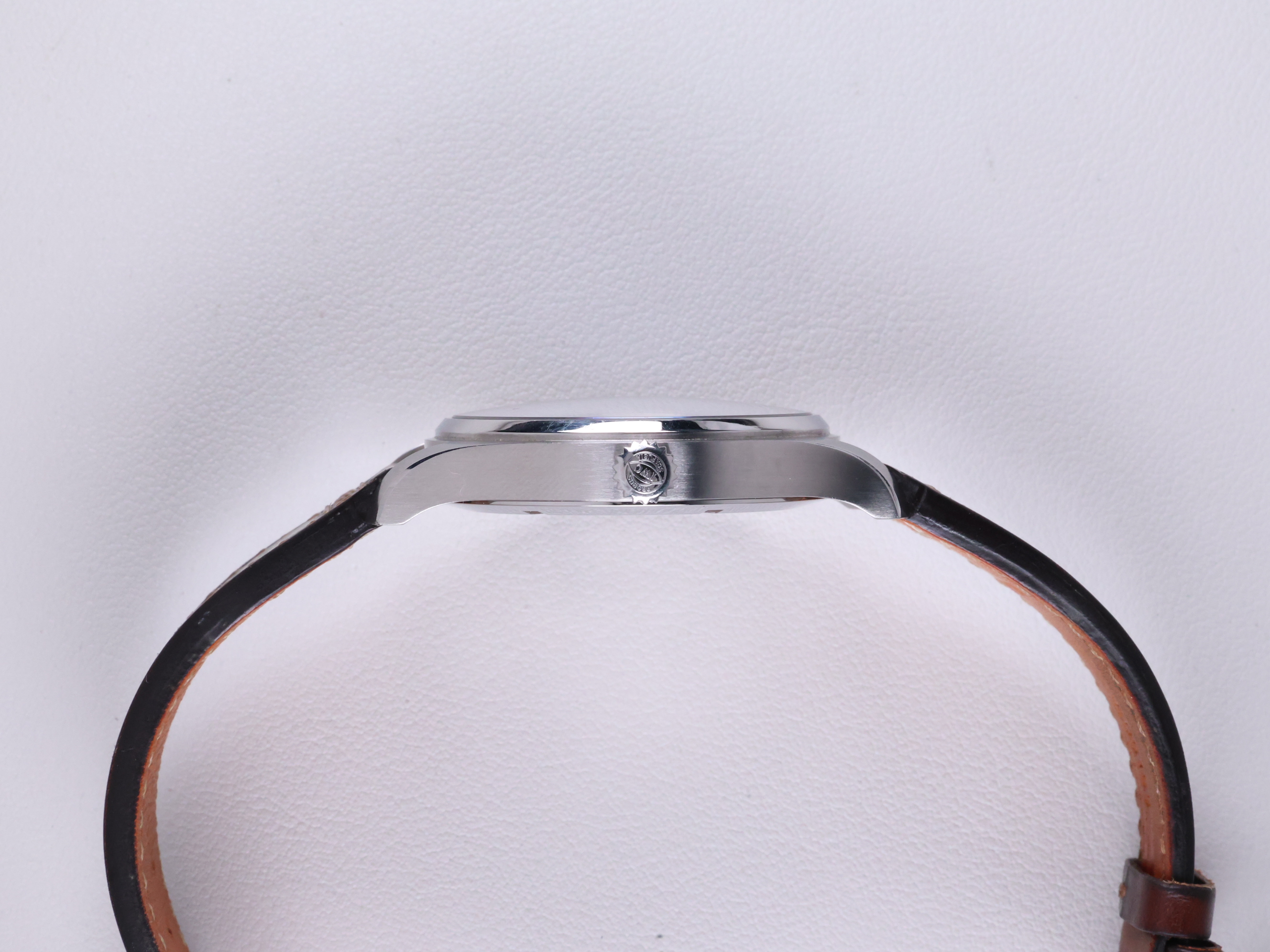 IWC 마크 18 IW327004 중고 2018년식 측면(크라운)
