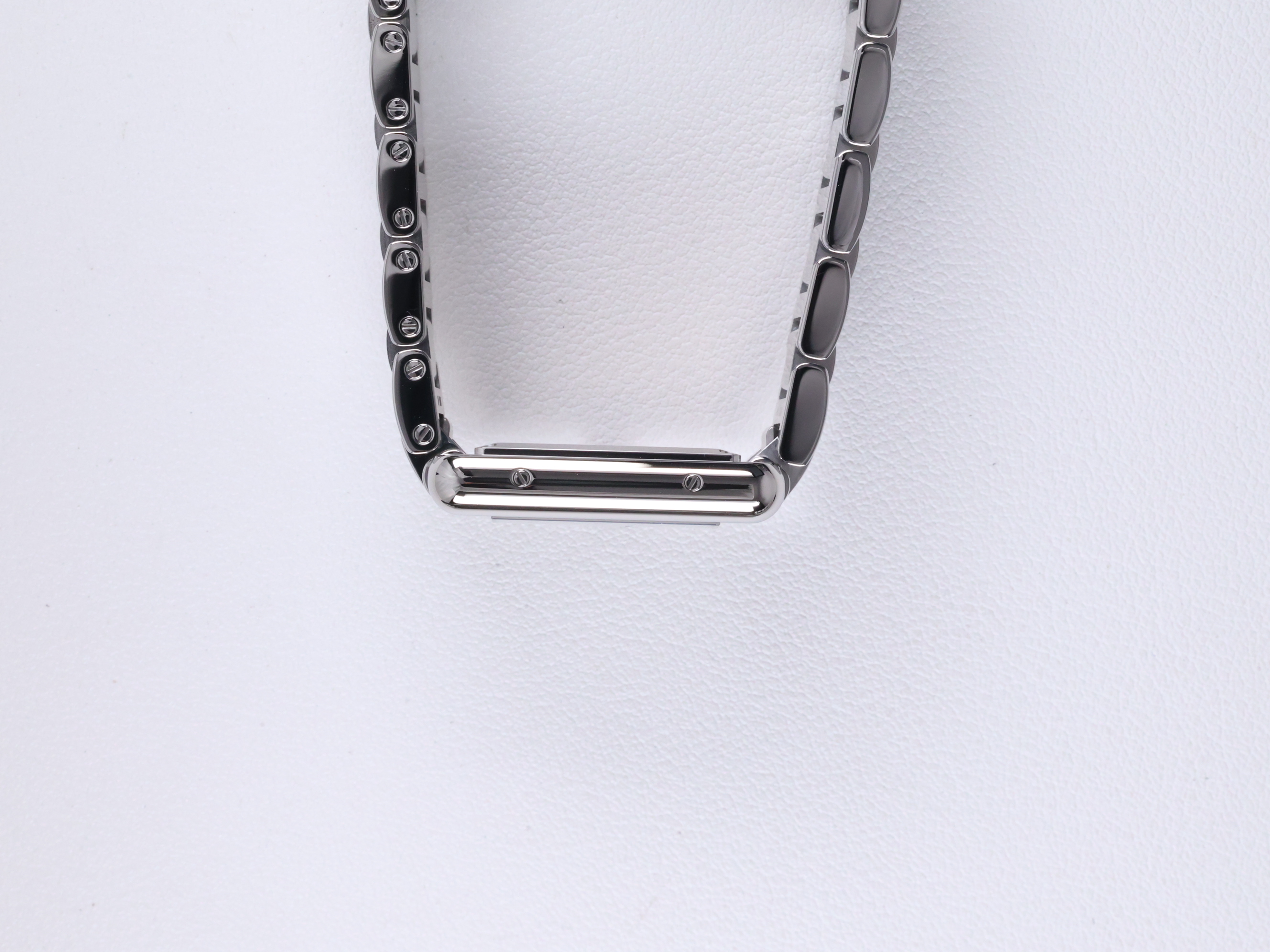 Cartier Tank Must SM WSTA0107 Used 2026 측면(크라운 반대편)
