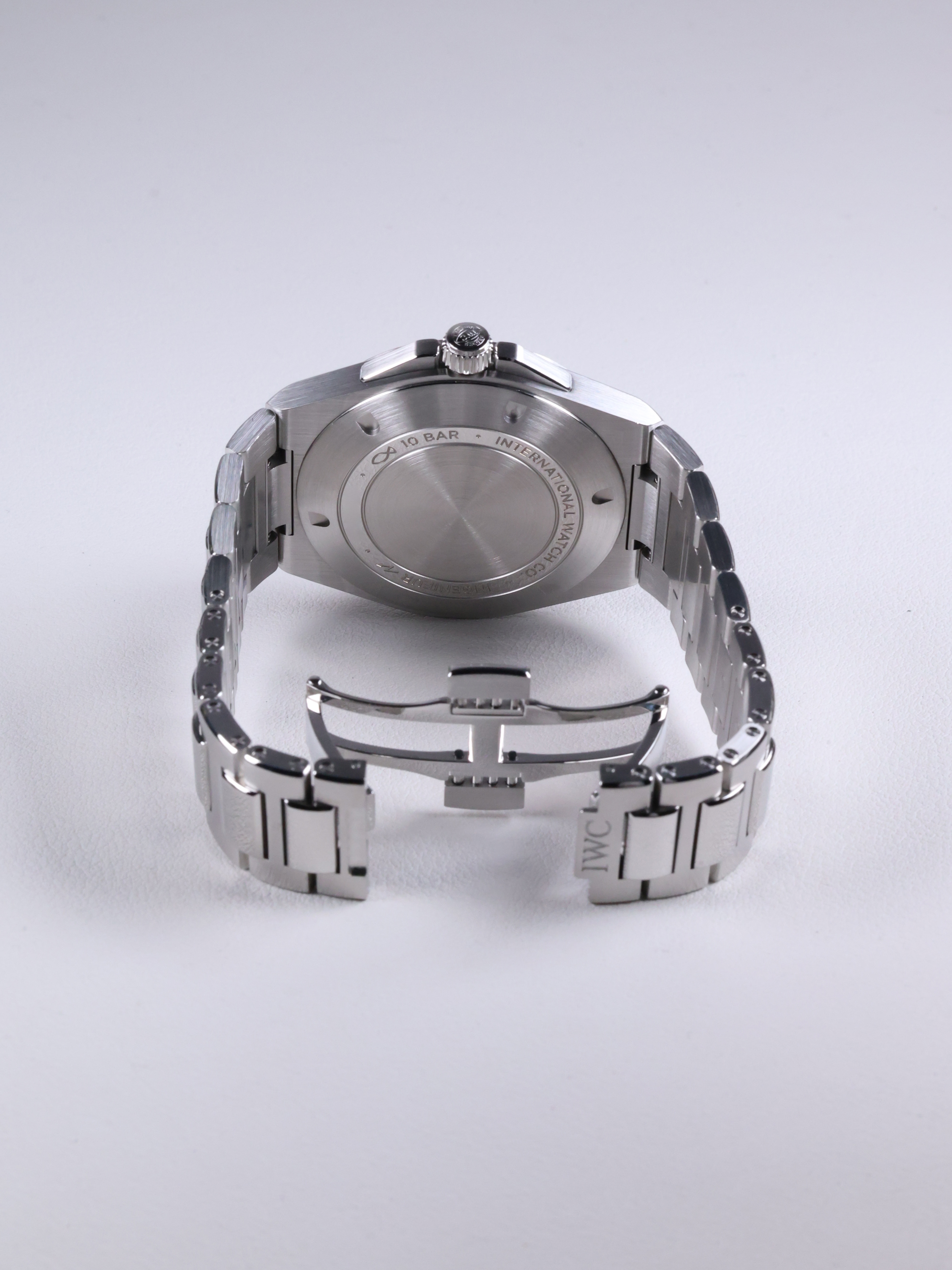 IWC 인제니어 오토매틱 40 IW328903 중고 2025년식 후면(전체)