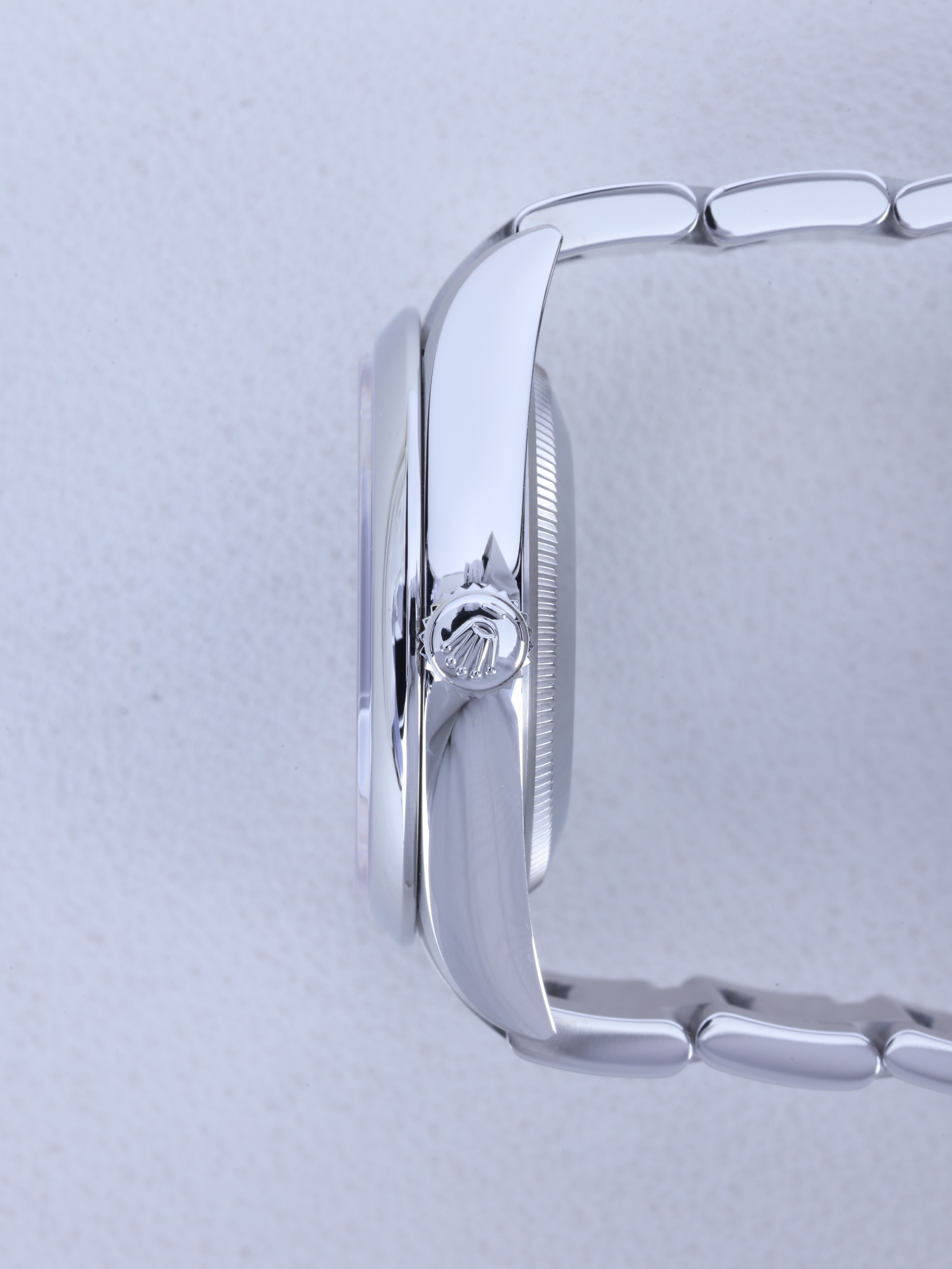Rolex Oyster Perpetual 36 126000 Unworn 2026 측면(크라운)