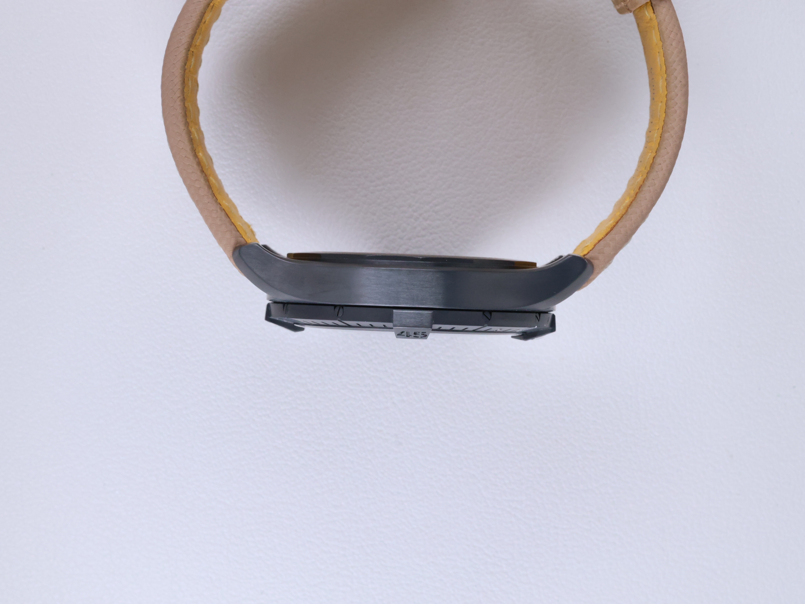 브라이틀링 어벤져 오토매틱 GMT 45 V32395101B1X1 중고 2020년식 측면(크라운 반대편)