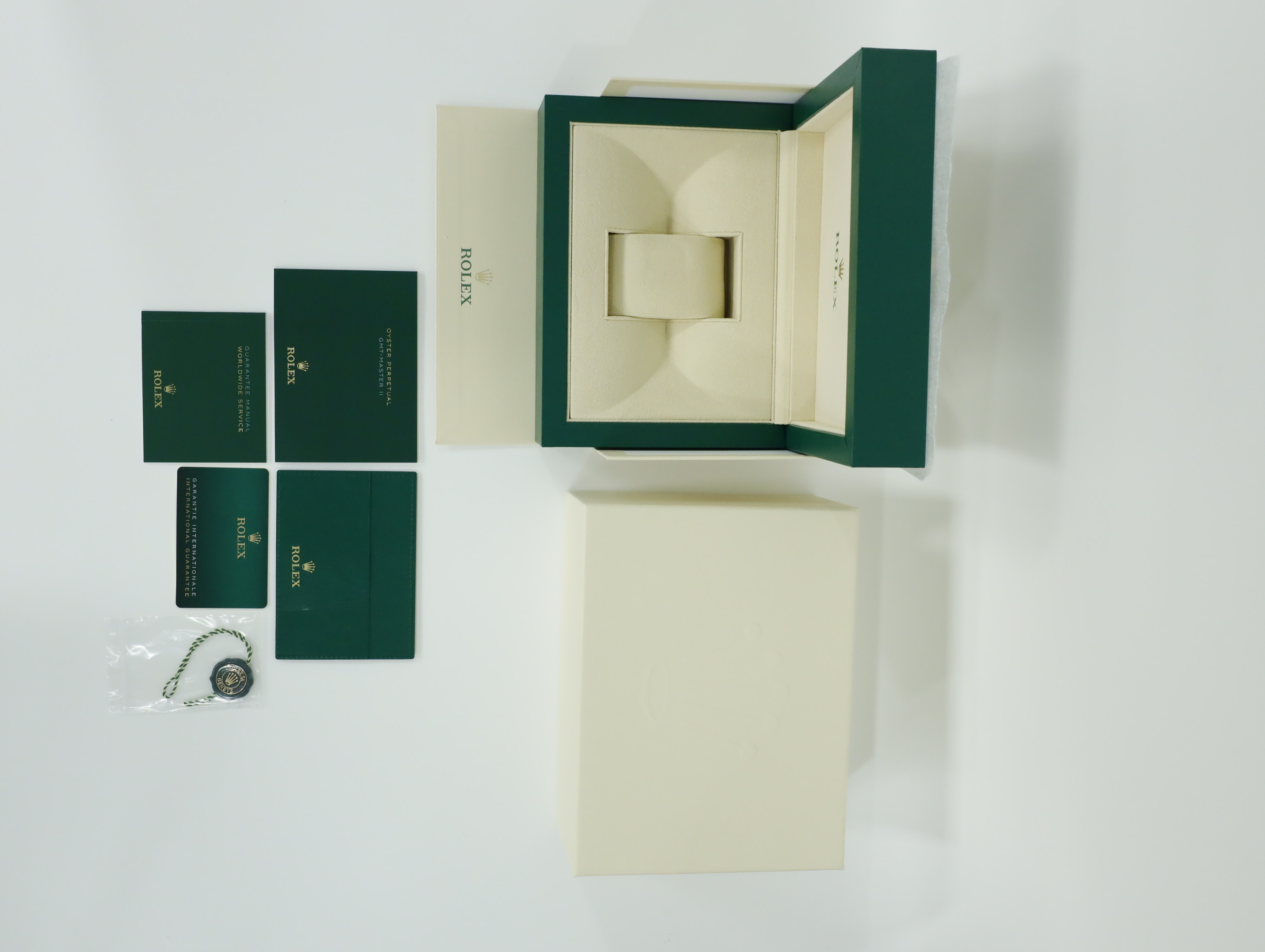 롤렉스 지엠티 마스터 2 126715CHNR 미착용 2025년식 풀패키지샷