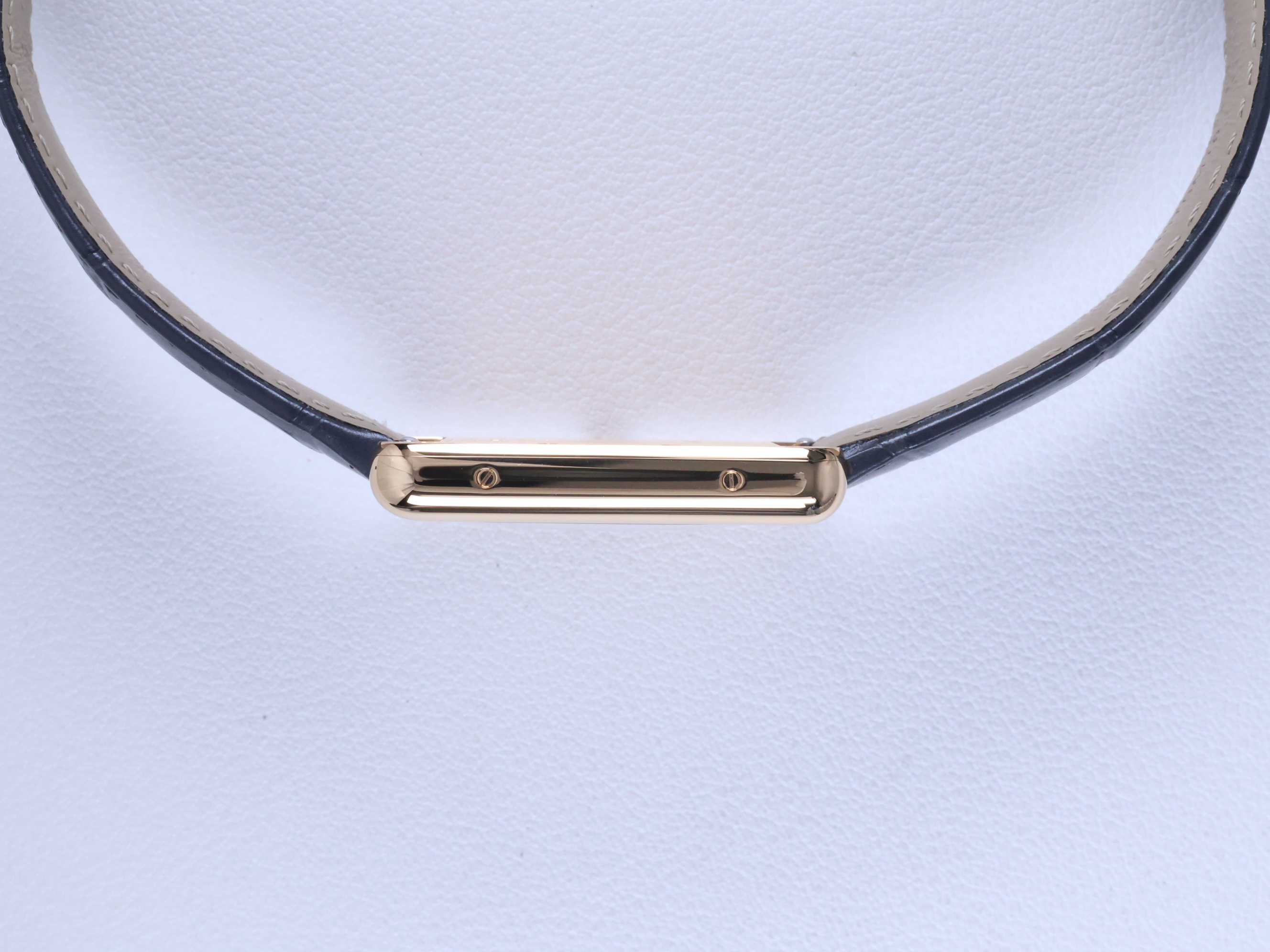 까르띠에 탱크 루이 MM WGTA0067 중고 2024년식 측면(크라운 반대편)