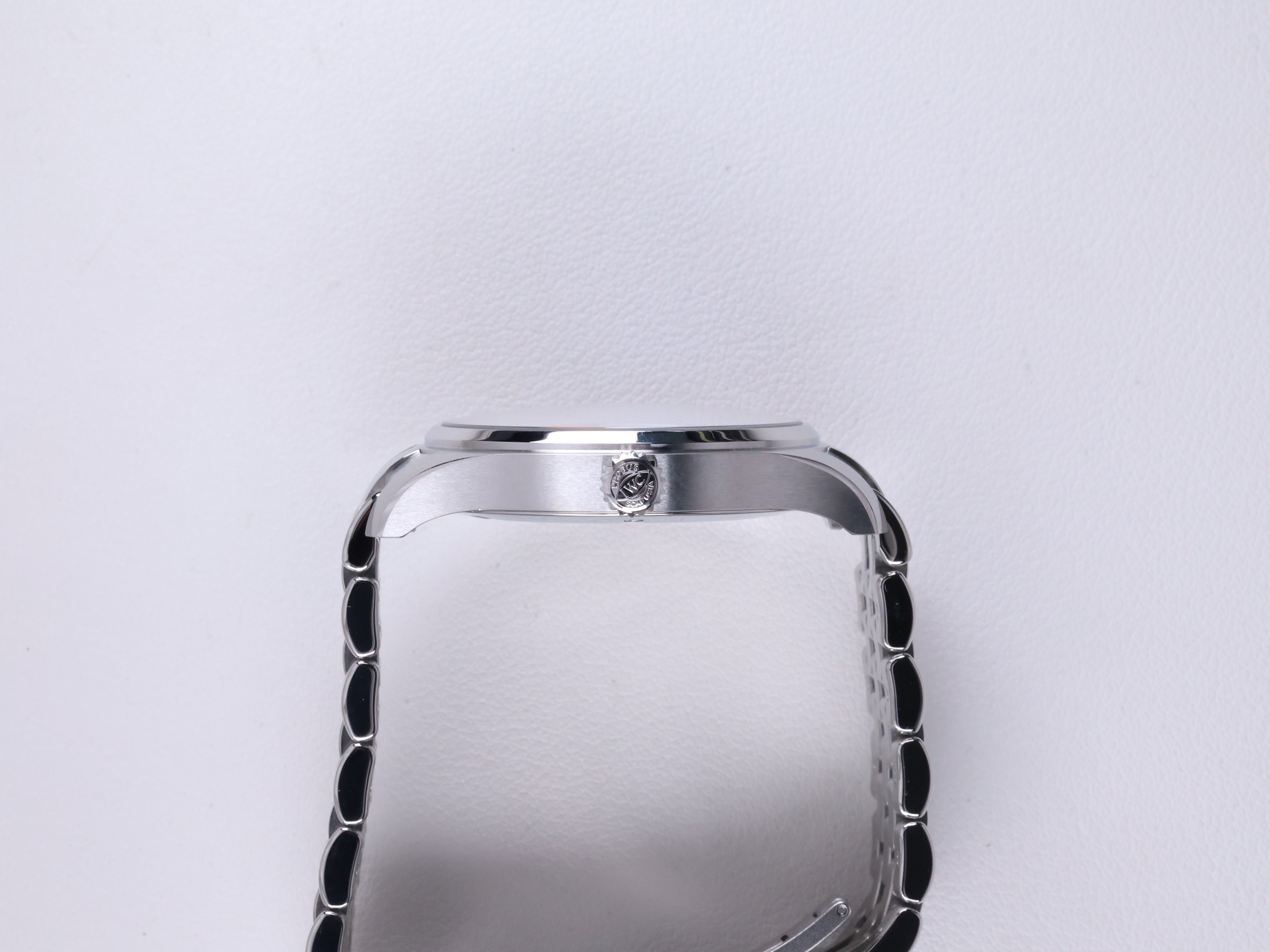 IWC 파일럿 워치 마크 XX IW328204 중고 2025년식 측면(크라운)