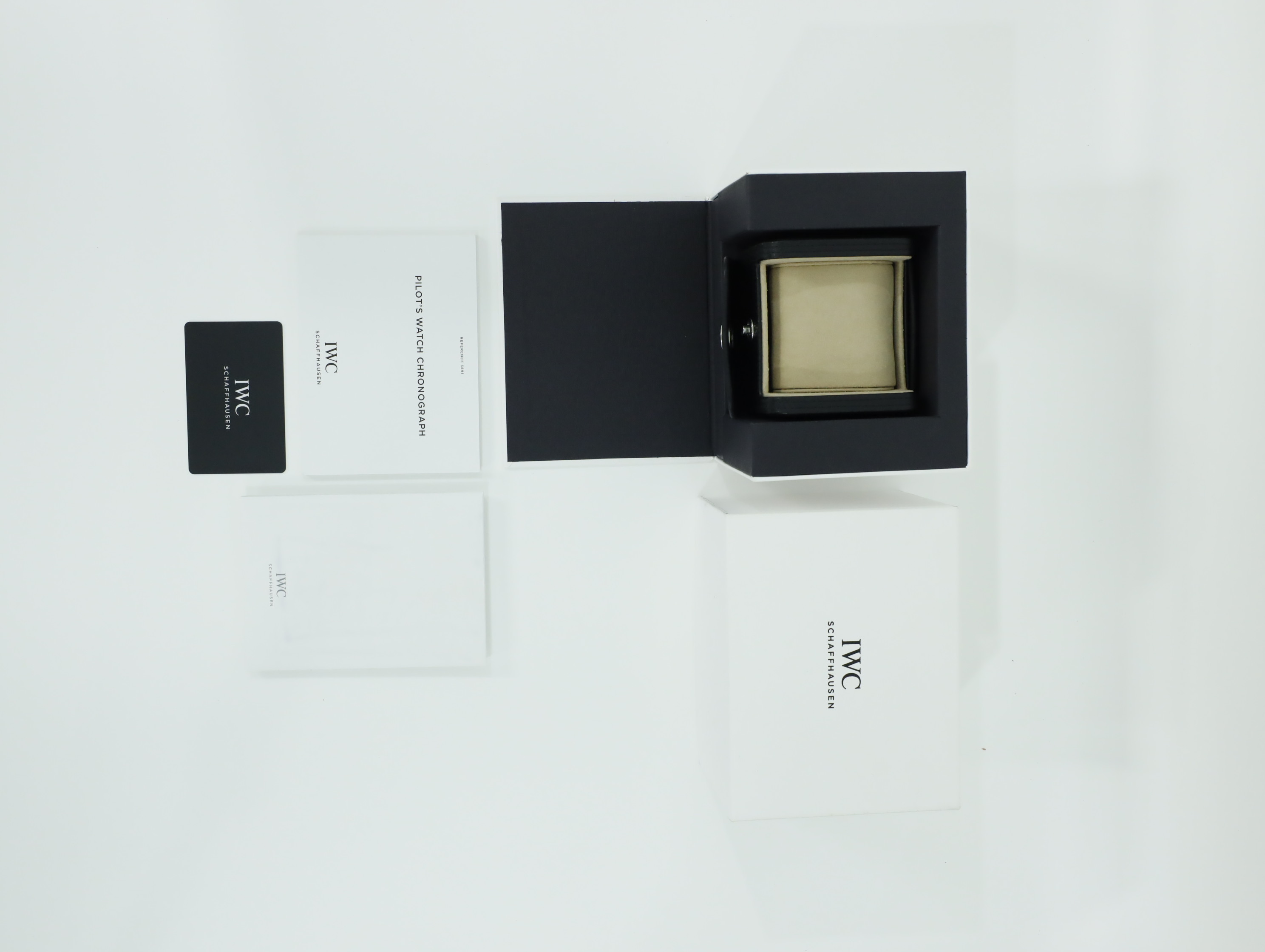 IWC 파일럿 워치 크로노그래프 탑건 '우드랜드' 에디션 IW389106 중고 2022년식 풀패키지샷