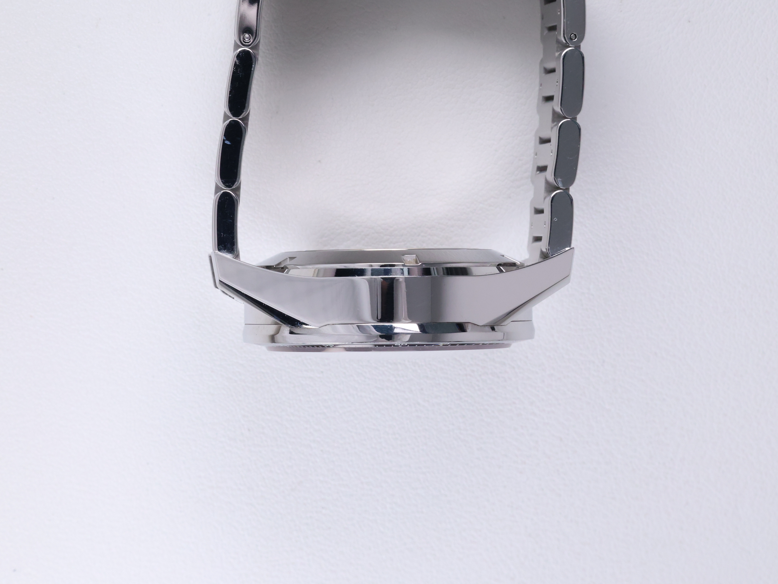TAG Heuer Carrera Chronograph CAR2A11.BA0799 Used 2015 측면(크라운 반대편)