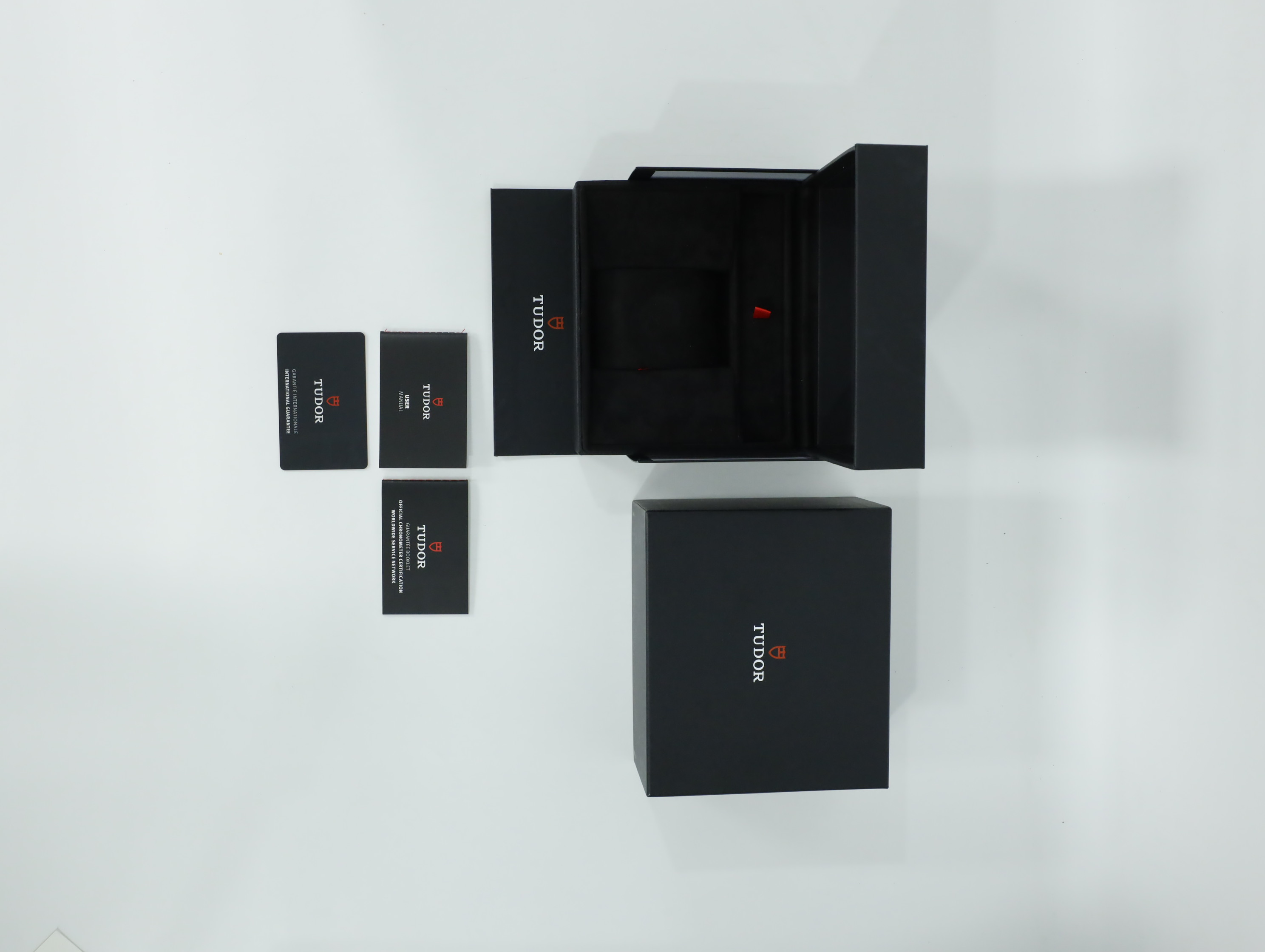 튜더 블랙 베이 54 M79000N-0001 중고 2025년식 풀패키지샷