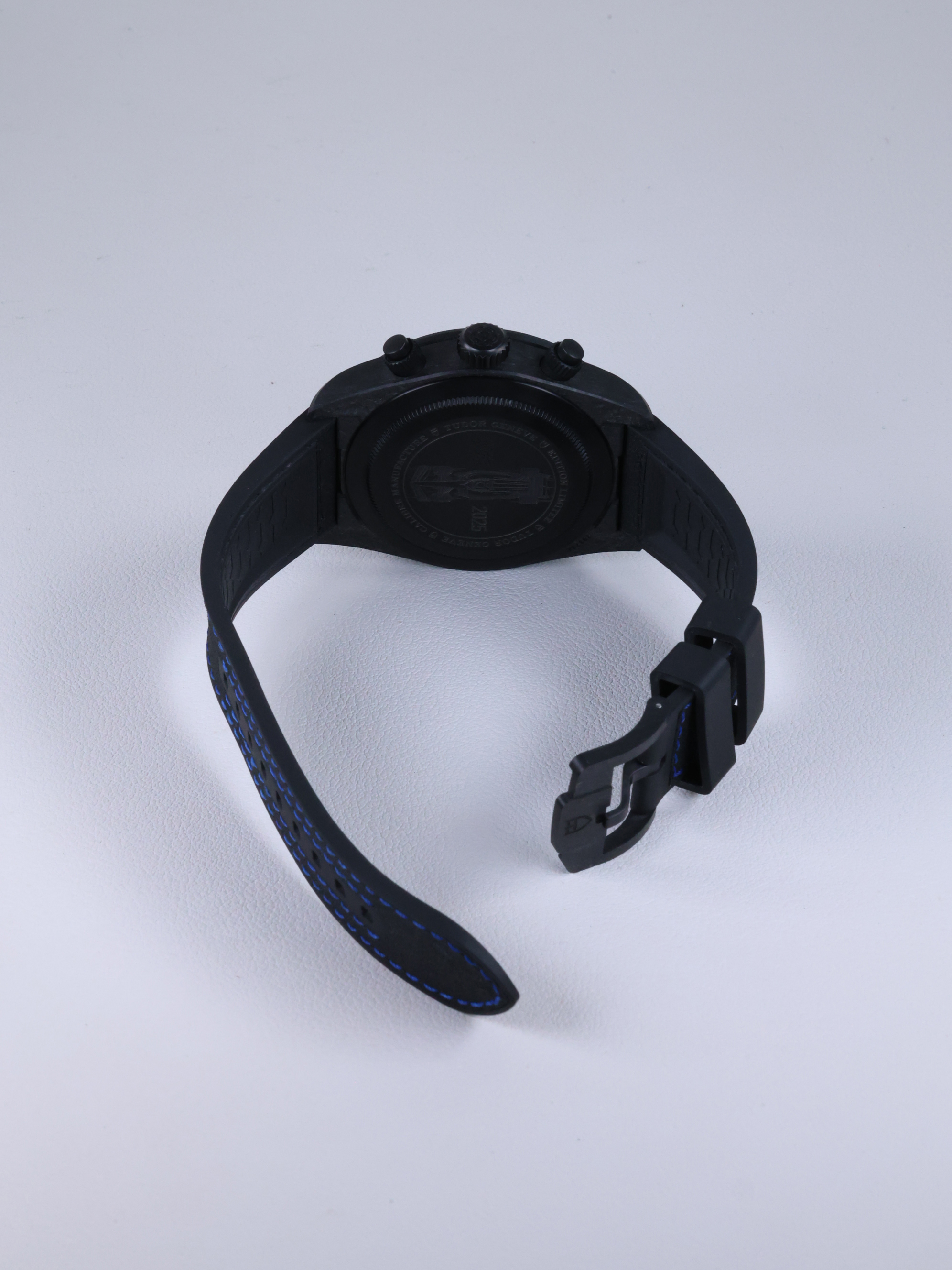 튜더 블랙 베이 크로노 '카본 25' M79377KN-0001 중고 2025년식 후면(전체)