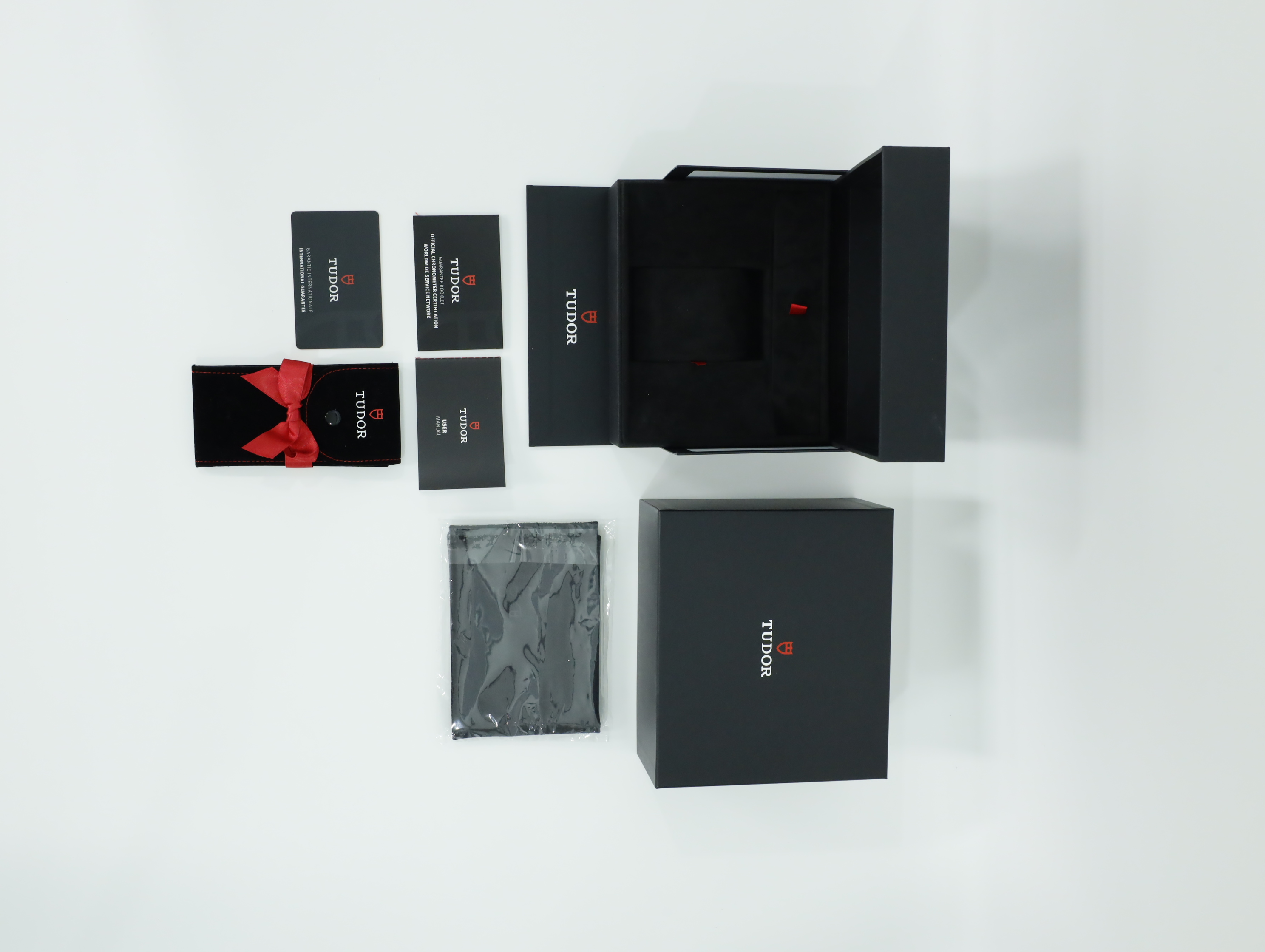 튜더 블랙 베이 GMT M79830RB-0001 미착용 2024년식 풀패키지샷