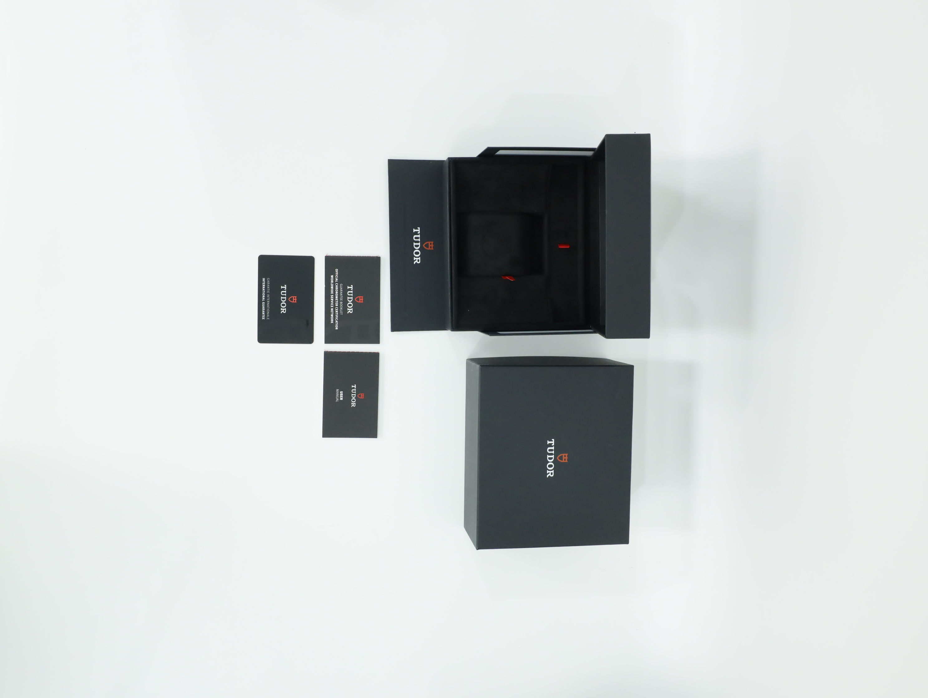 튜더 블랙 베이 54 M79000-0001 중고 2025년식 풀패키지샷