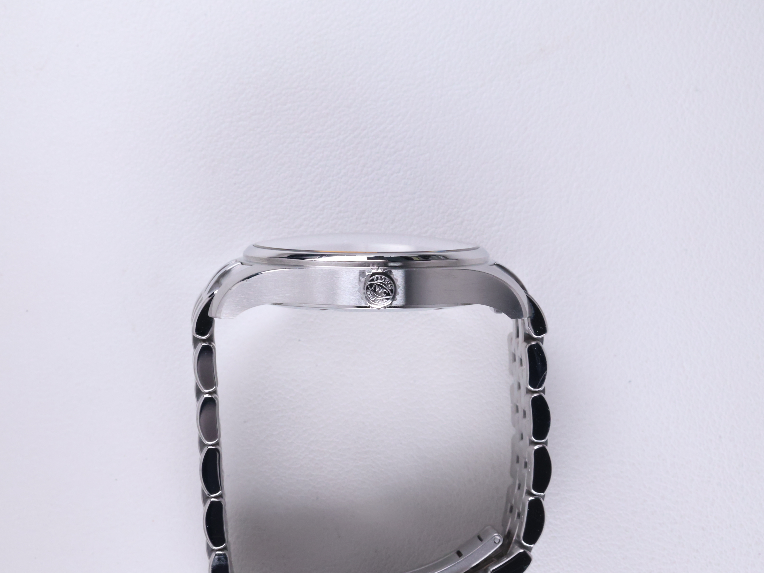 IWC 파일럿 워치 마크 XX IW328204 중고 2025년식 측면(크라운)