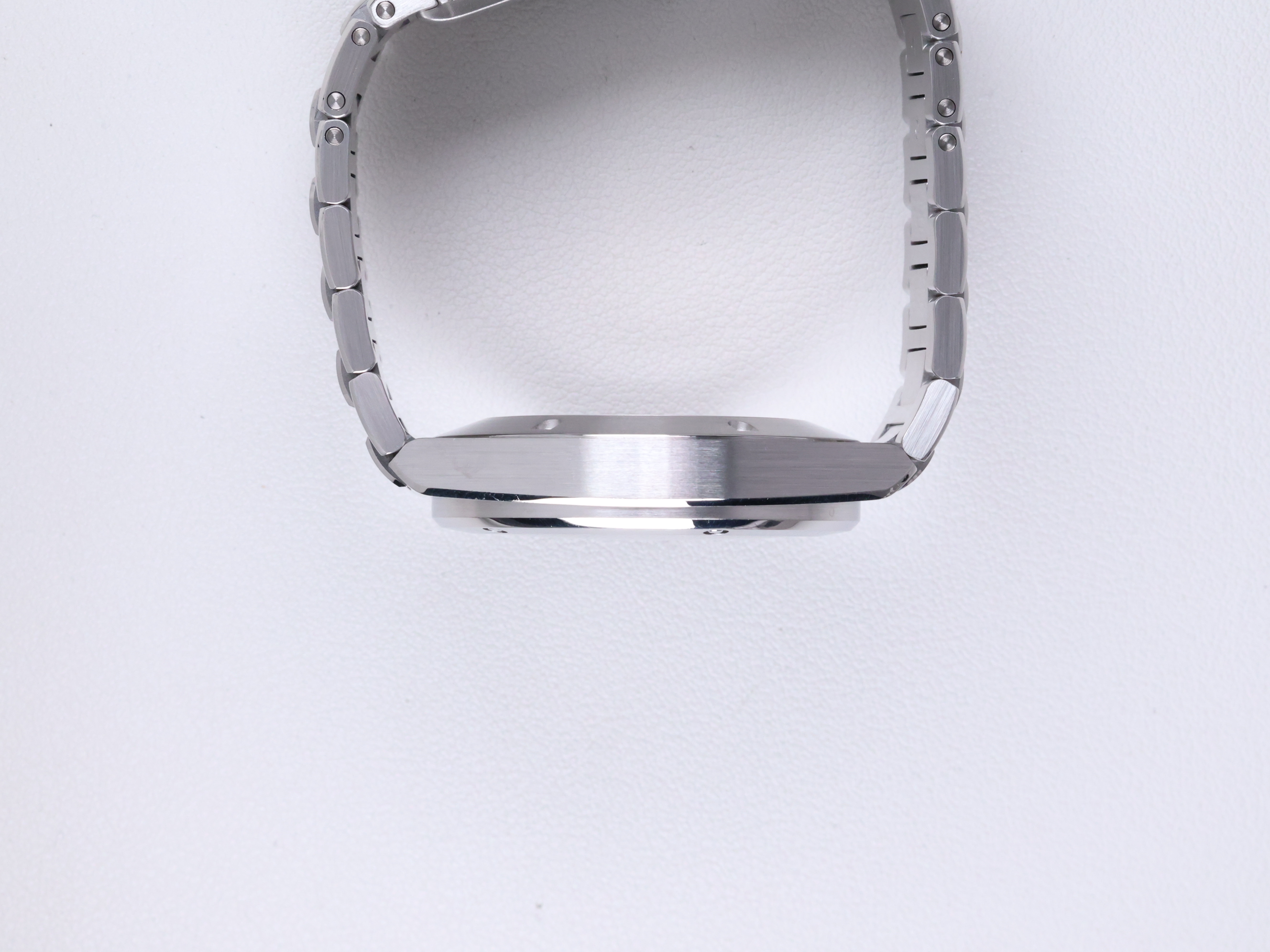 IWC 인제니어 오토매틱 40 IW328902 중고 2024년식 측면(크라운 반대편)