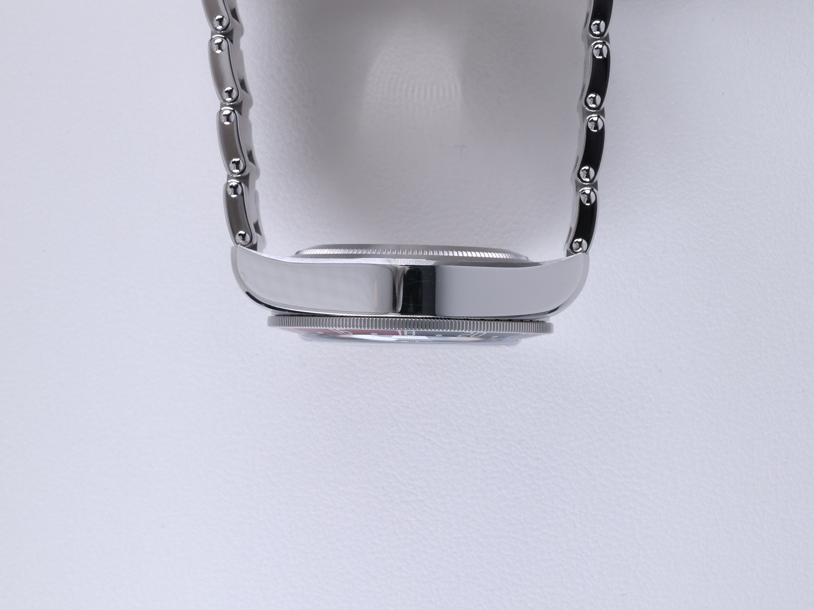 튜더 블랙 베이 GMT M79830RB-0001 중고 2024년식 측면(크라운 반대편)