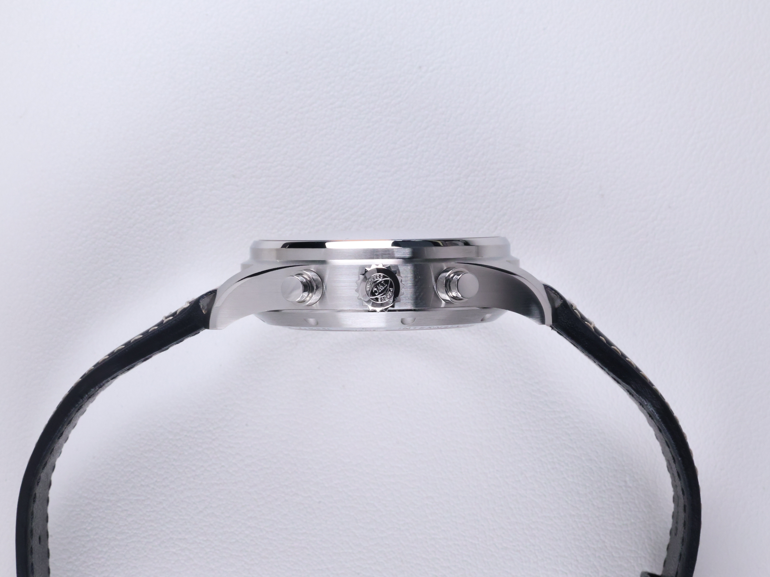 IWC 파일럿 워치 크로노그래프 IW378003 중고 2024년식 측면(크라운)