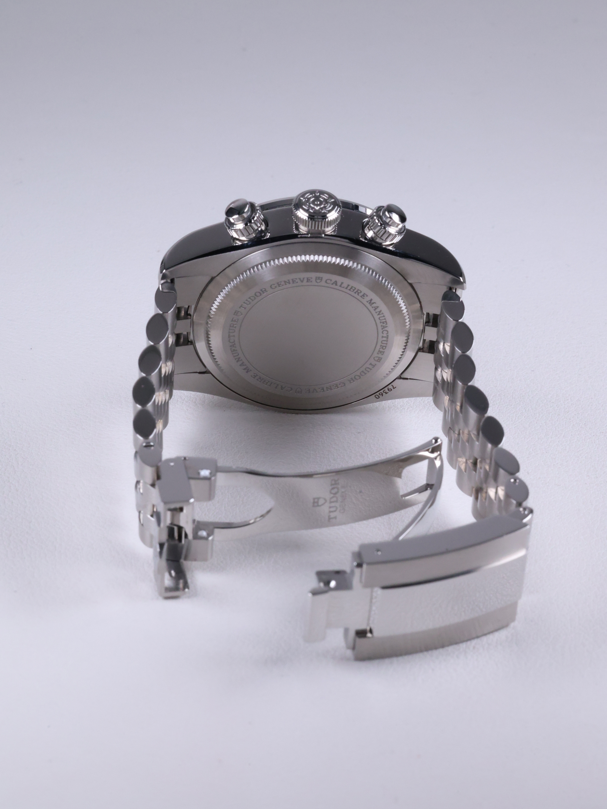 튜더 블랙 베이 크로노 M79360N-0024 중고 2025년식 후면(전체)