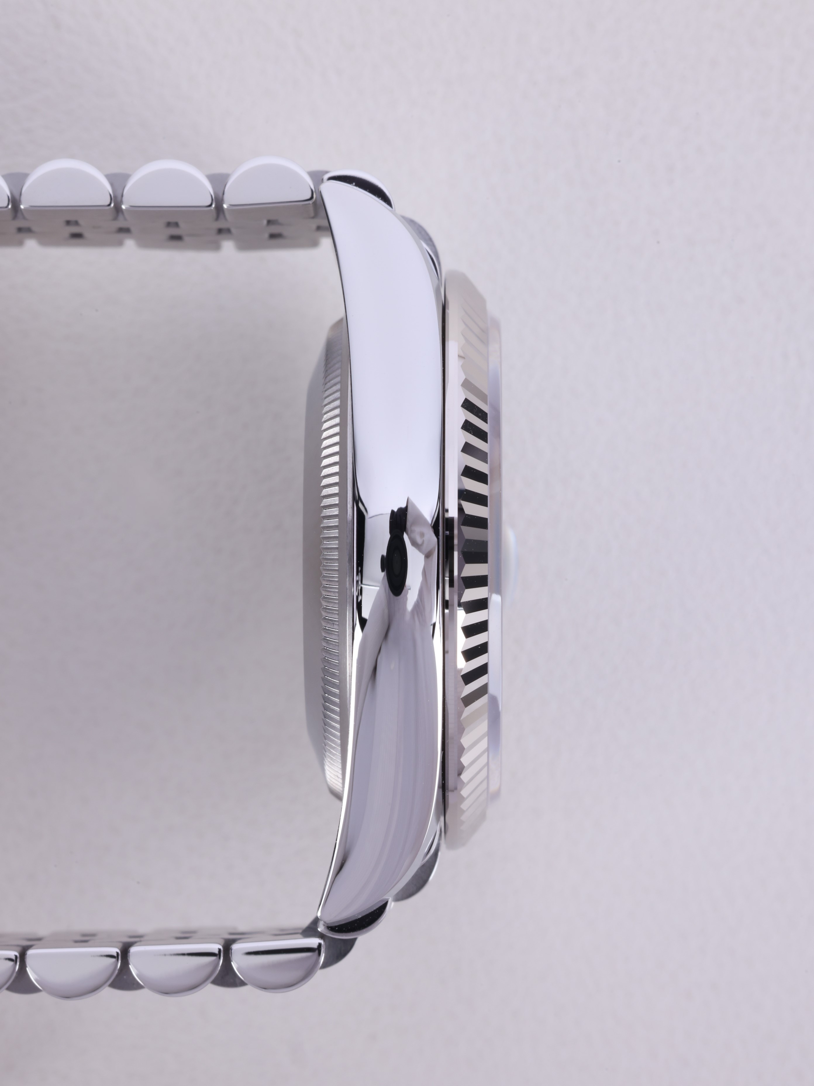 Rolex Datejust 36 126234 Unworn 2026 측면(크라운 반대편)