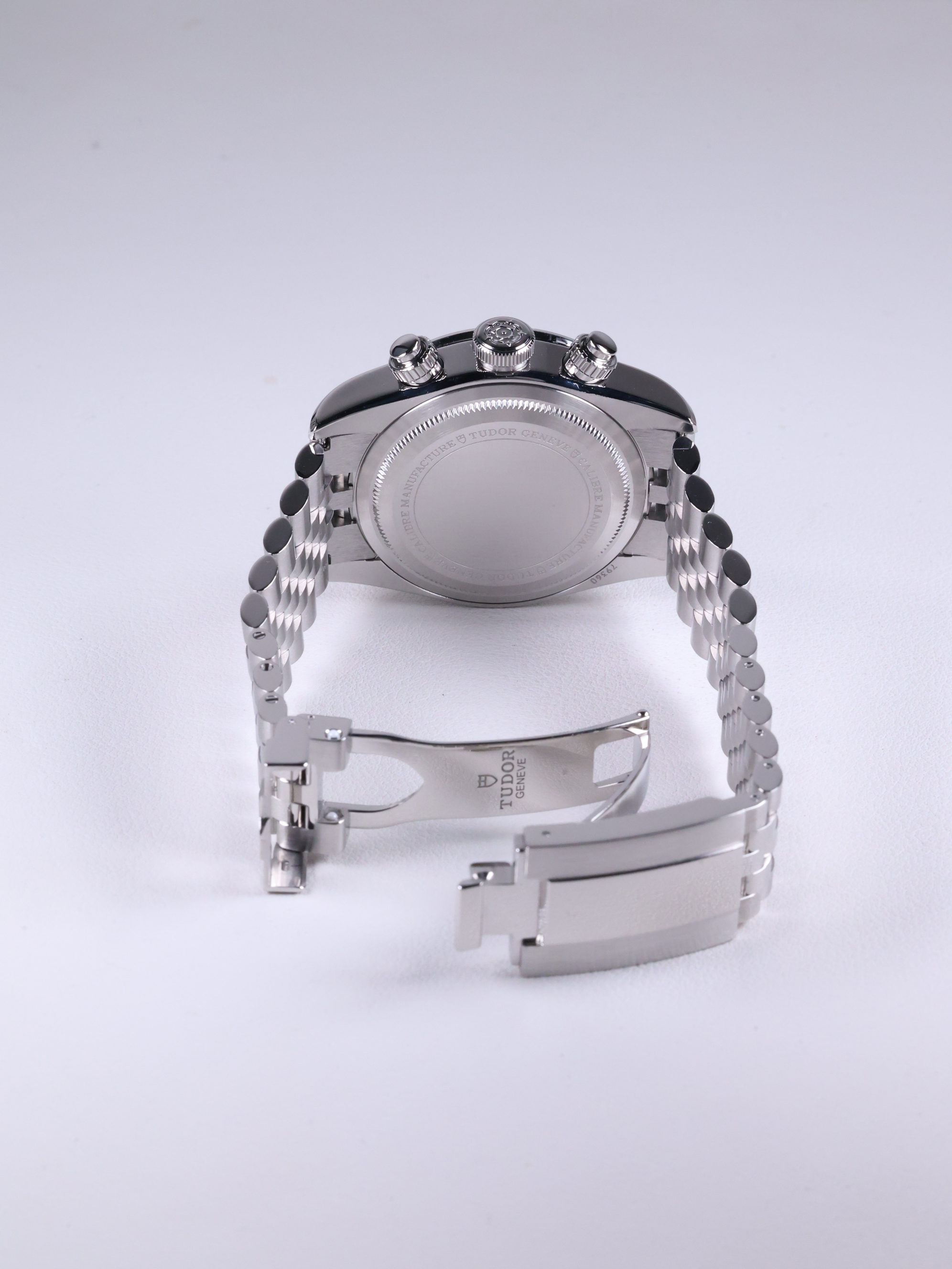 튜더 블랙 베이 크로노 M79360N-0013 중고 2025년식 후면(전체)
