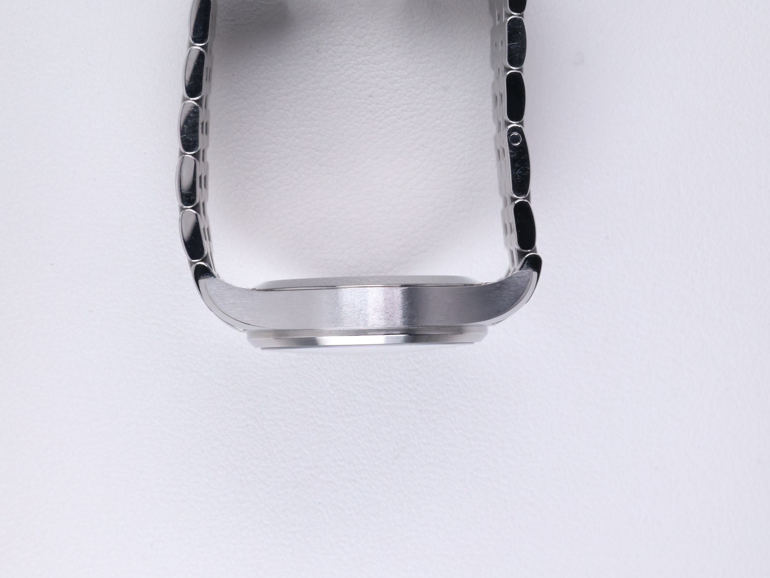IWC 파일럿 워치 오토매틱 36 IW324010 중고 2020년식 측면(크라운 반대편)