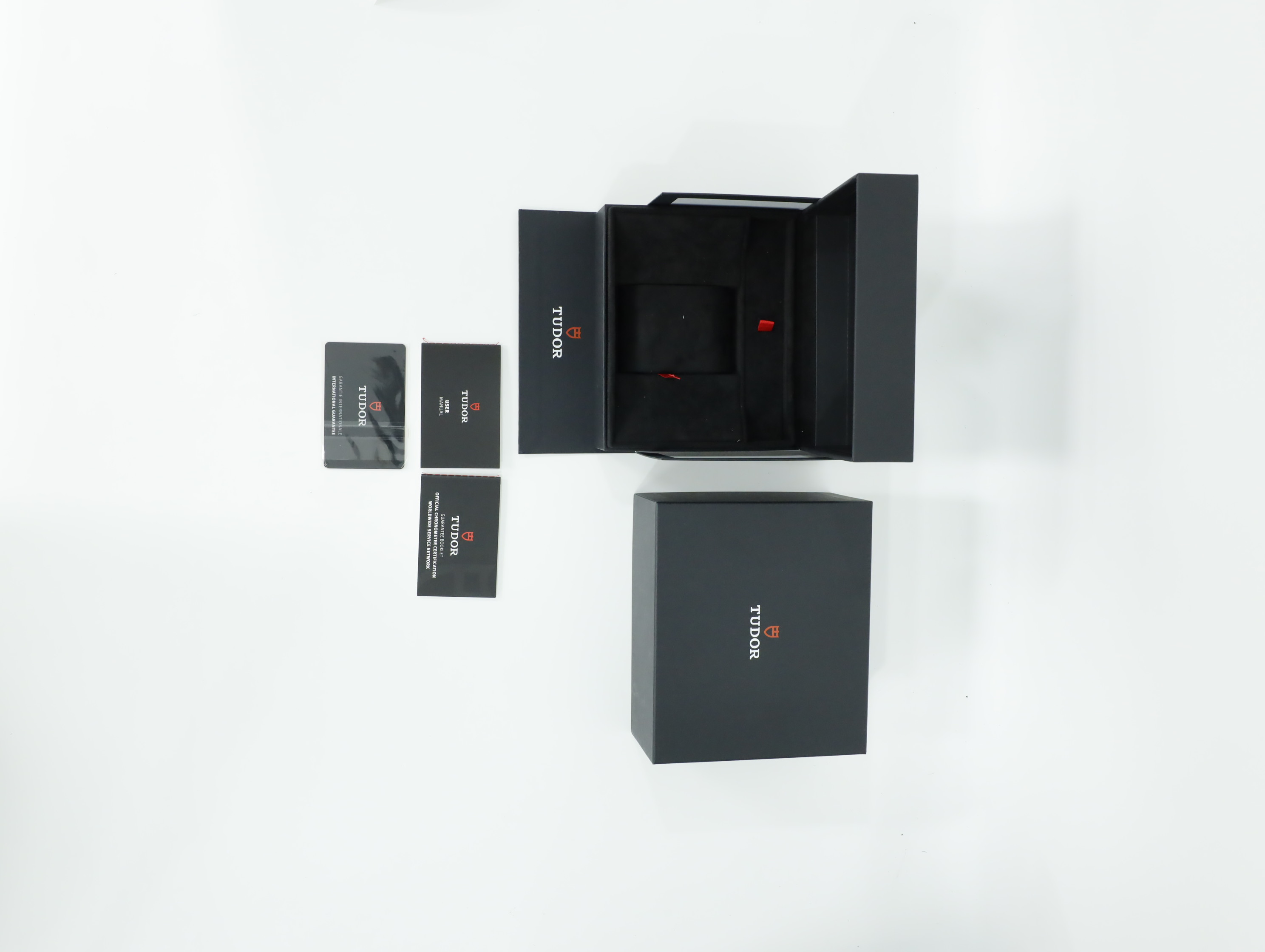 튜더 블랙 베이 54 M79000N-0001 중고 2025년식 풀패키지샷