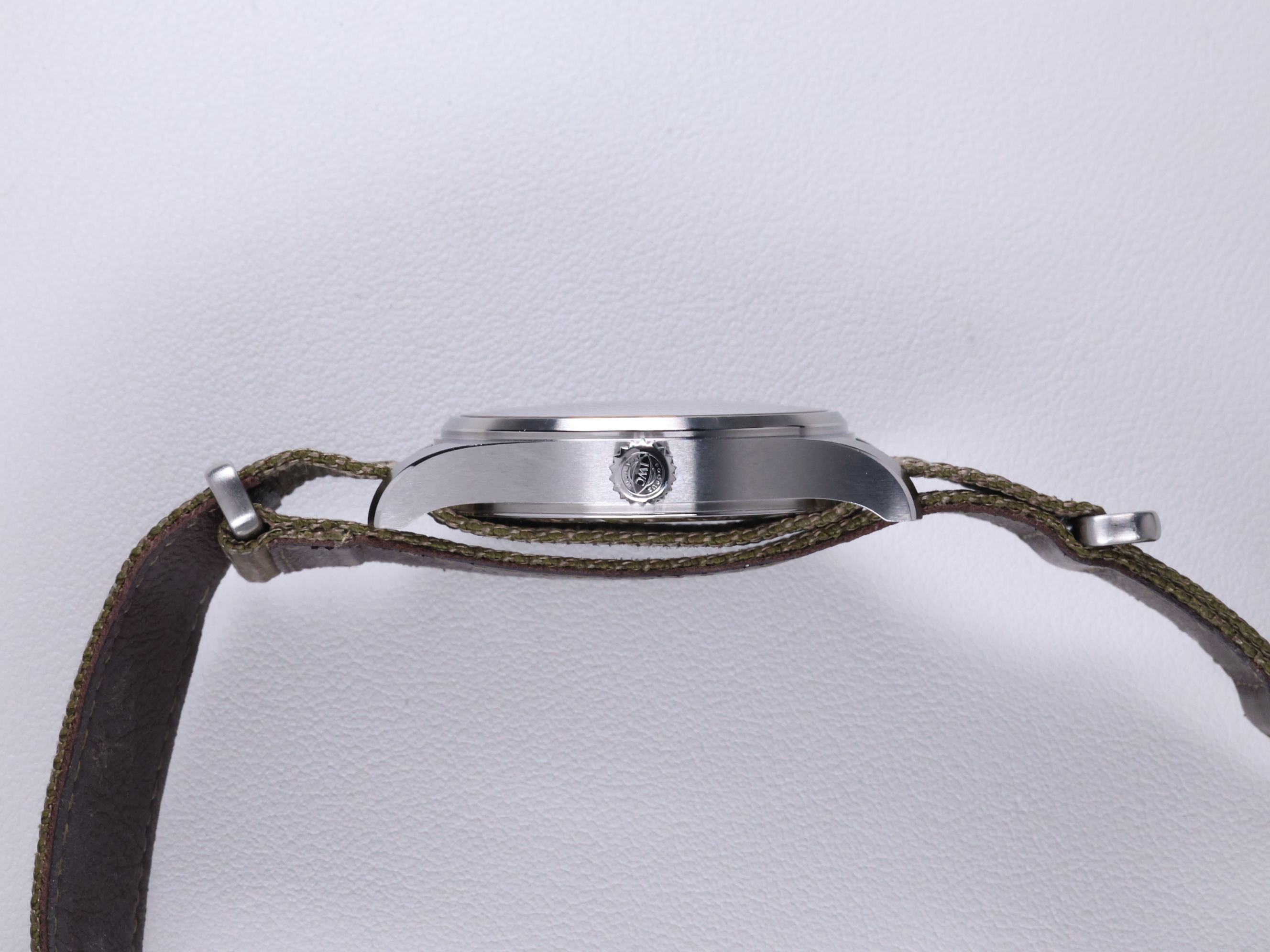 IWC 파일럿 워치 오토매틱 스핏파이어 IW326801 중고 2019년식 측면(크라운)