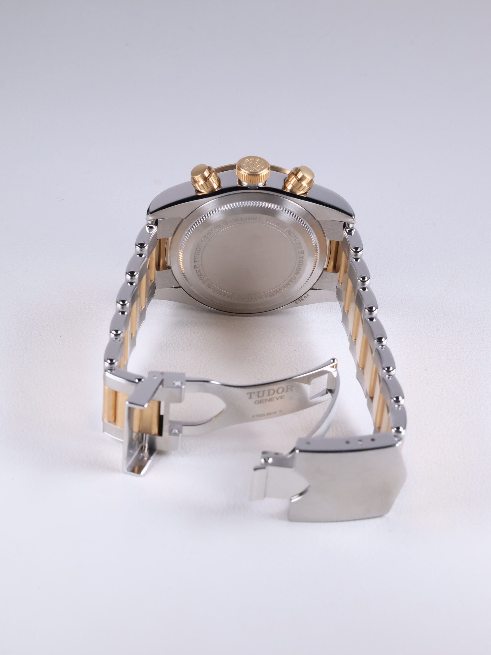 튜더 블랙 베이 크로노 M79363N-0001 중고 2025년식 후면(전체)