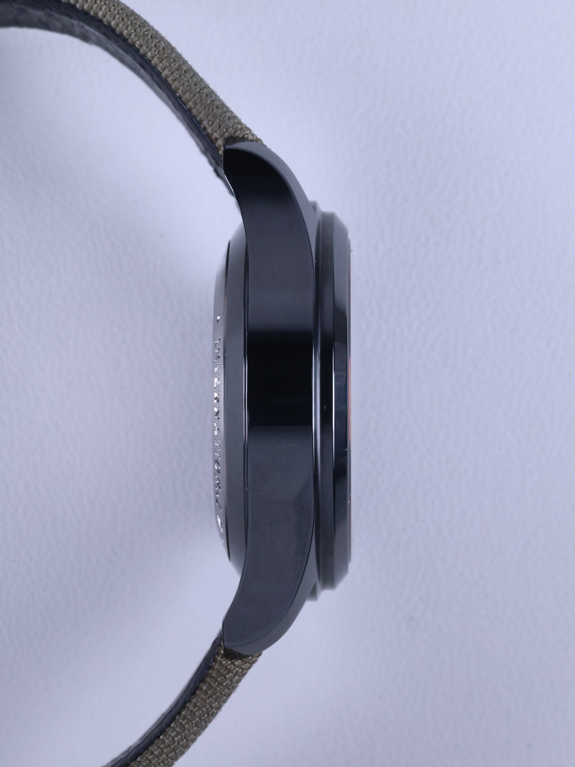 IWC 파일럿 워치 탑건 크로노그래프 미라마 IW388002 중고 2015년식 측면(크라운 반대편)
