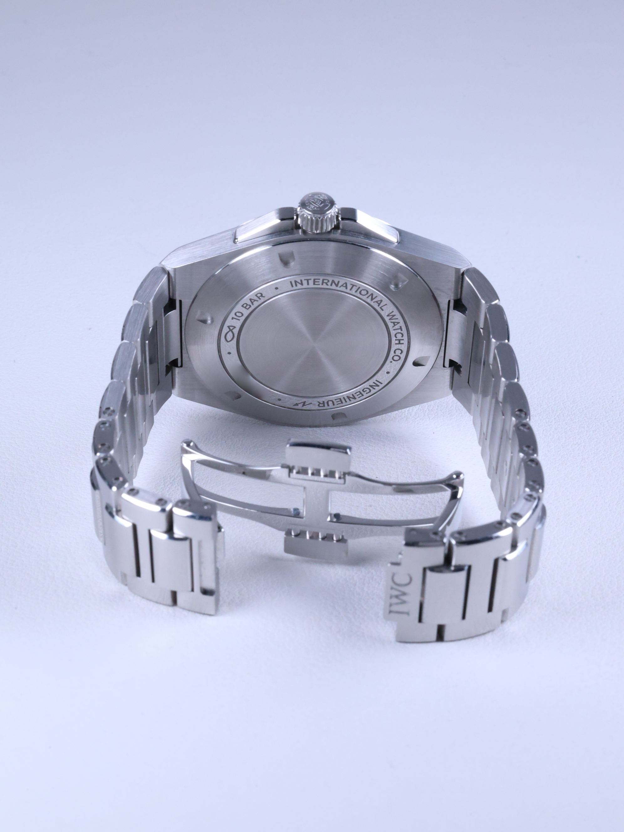 IWC 인제니어 오토매틱 40 IW328907 중고 2025년식 후면(전체)