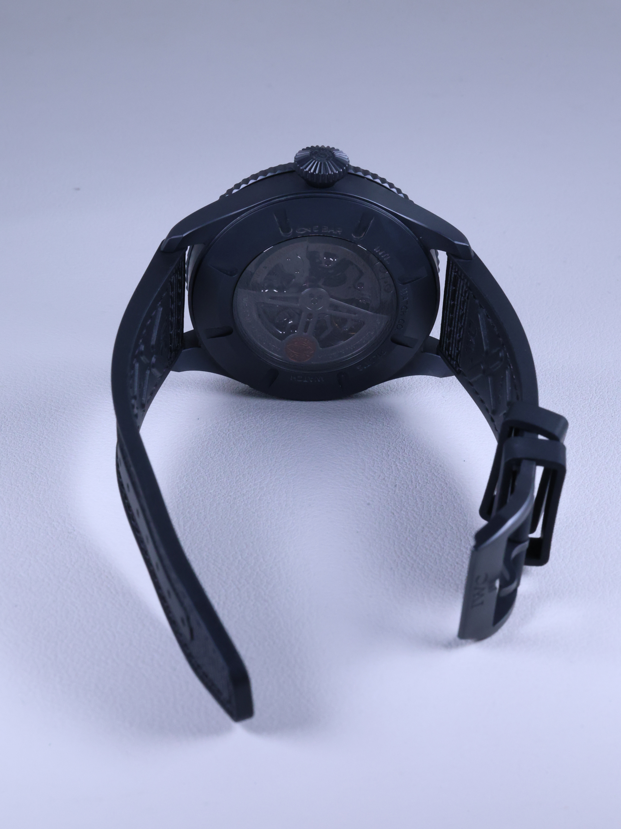 IWC 파일럿 워치 타임존 탑건 세라타늄 IW395505 중고 2023년식 후면(전체)