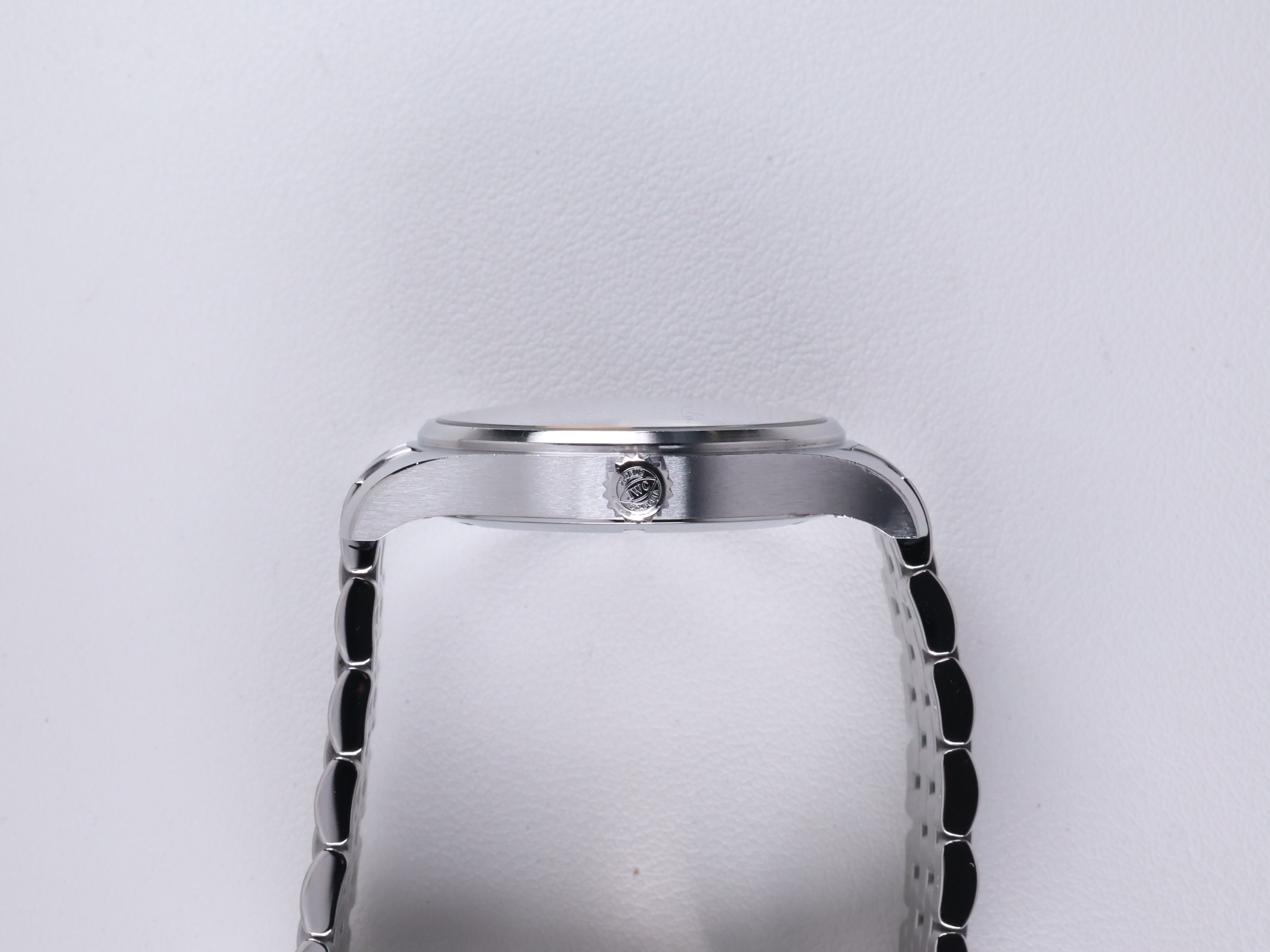 IWC 파일럿 워치 마크 XVIII IW327015 중고 2019년식 측면(크라운)