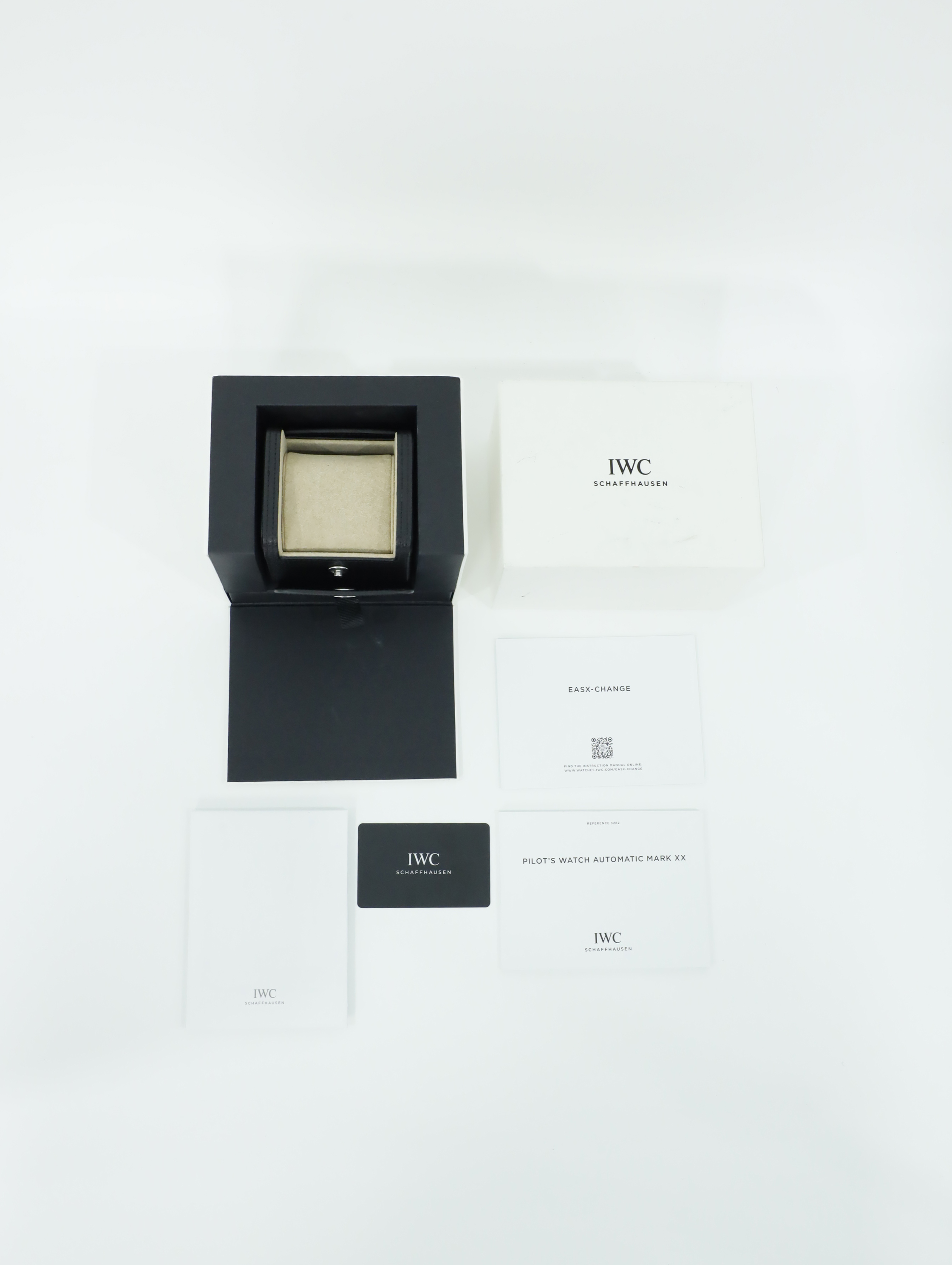 IWC 파일럿 워치 마크 XX IW328205 중고 2023년식 풀패키지샷