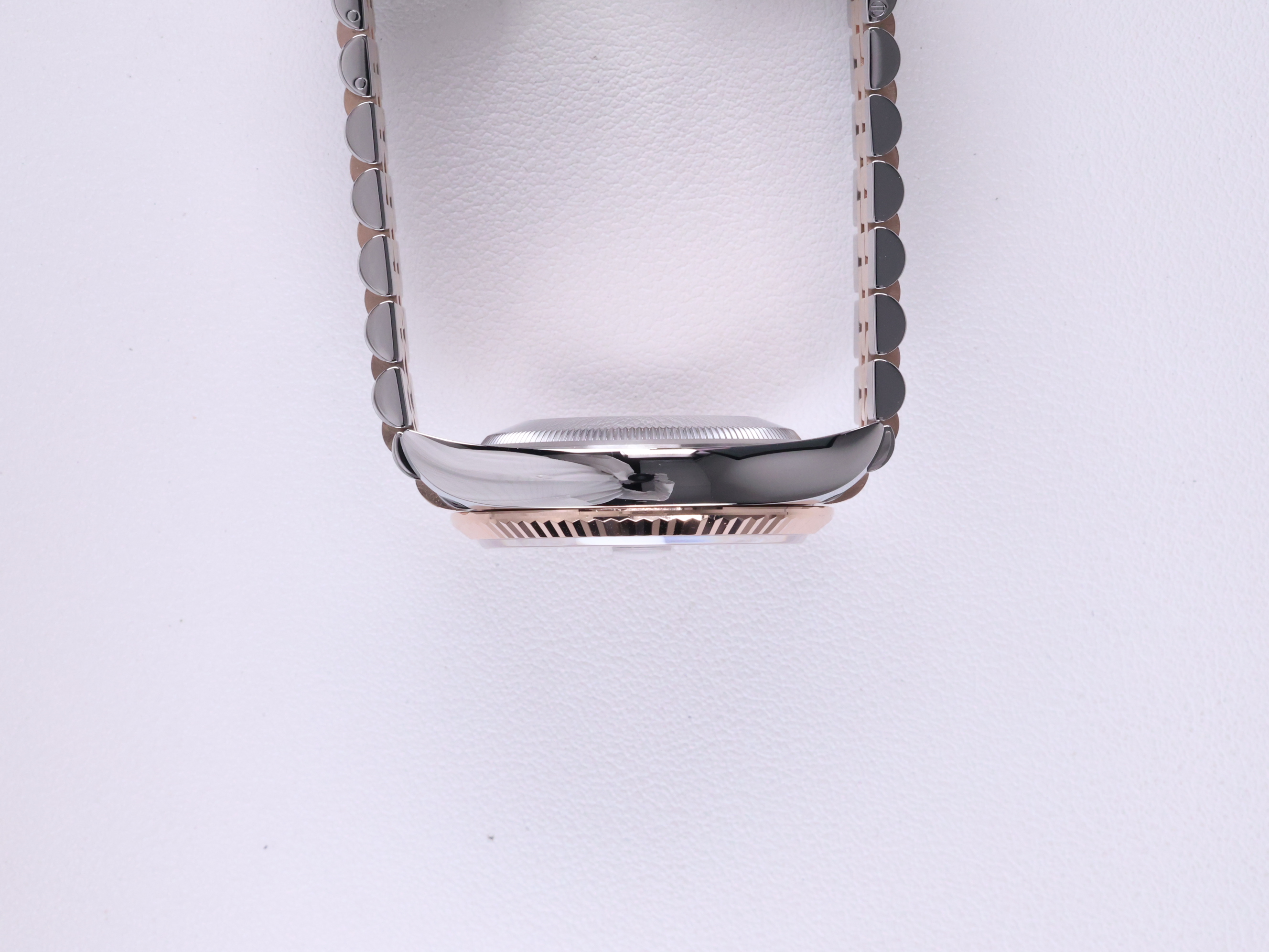 Rolex Datejust 36 126231 Used 2023 측면(크라운 반대편)