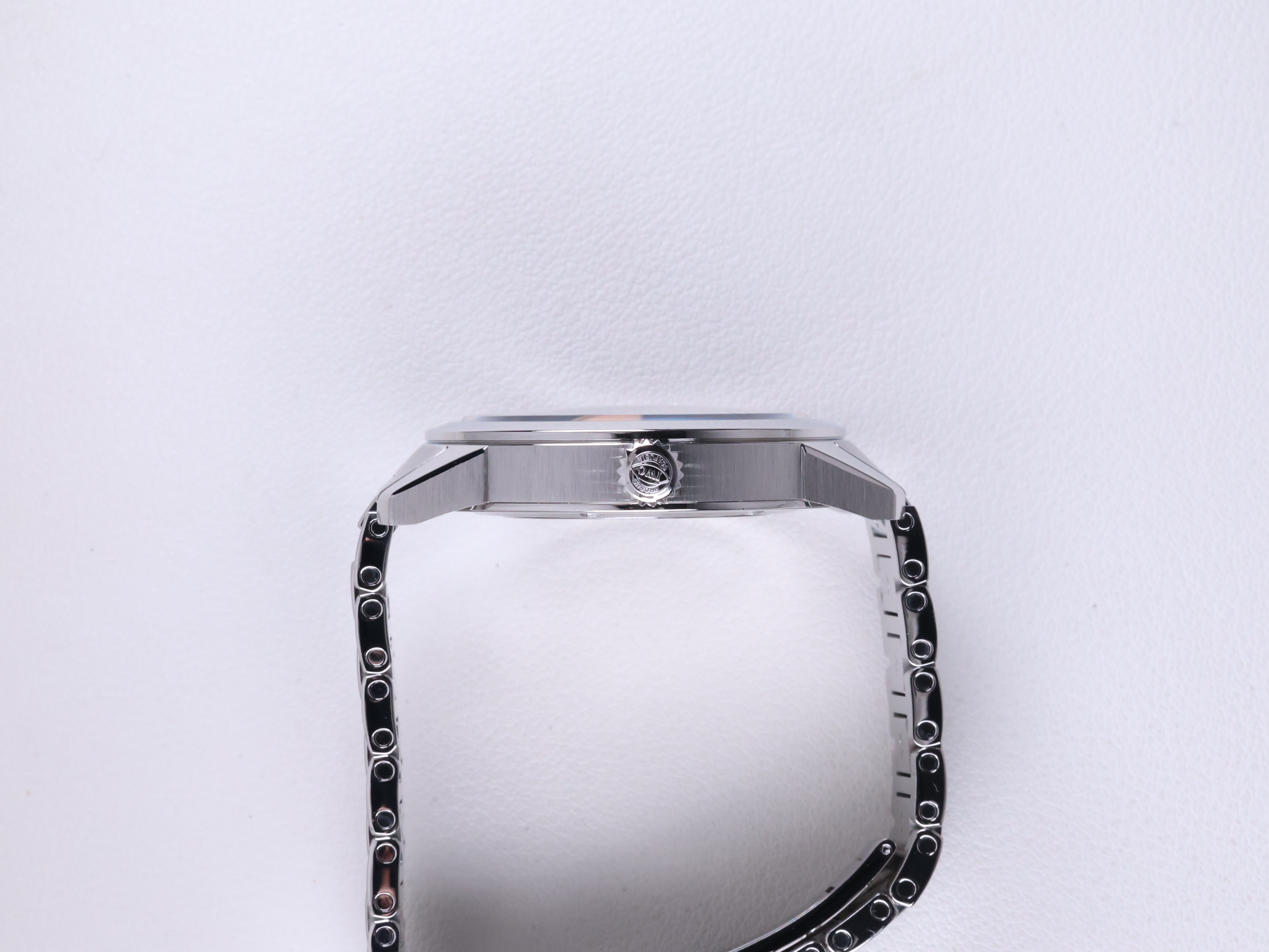 IWC 인제니어 오토매틱 40 IW357002 중고 2018년식 측면(크라운)