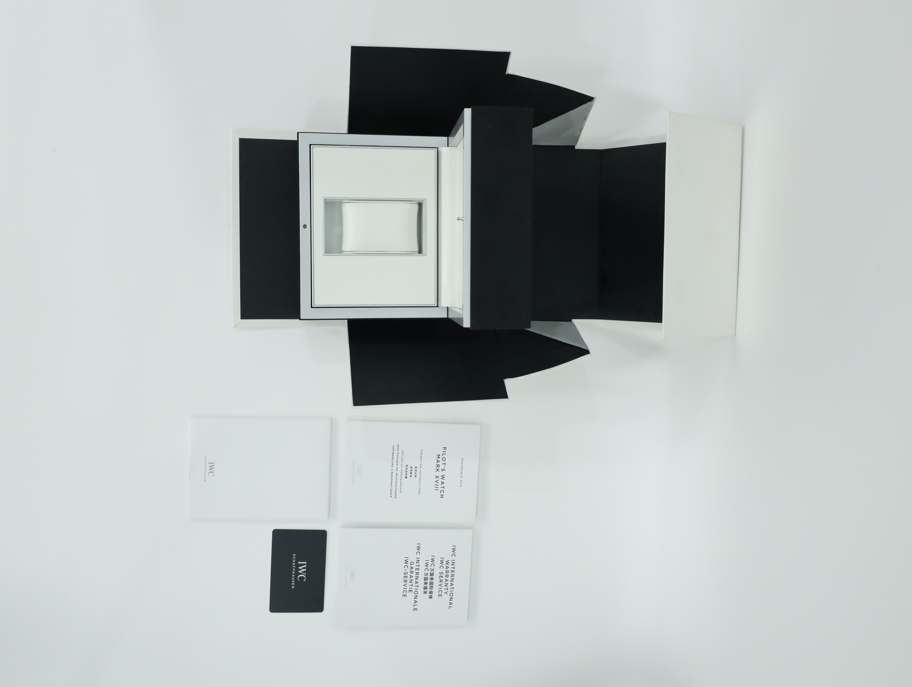 IWC 파일럿 워치 마크 XVIII IW327015 중고 2019년식 풀패키지샷