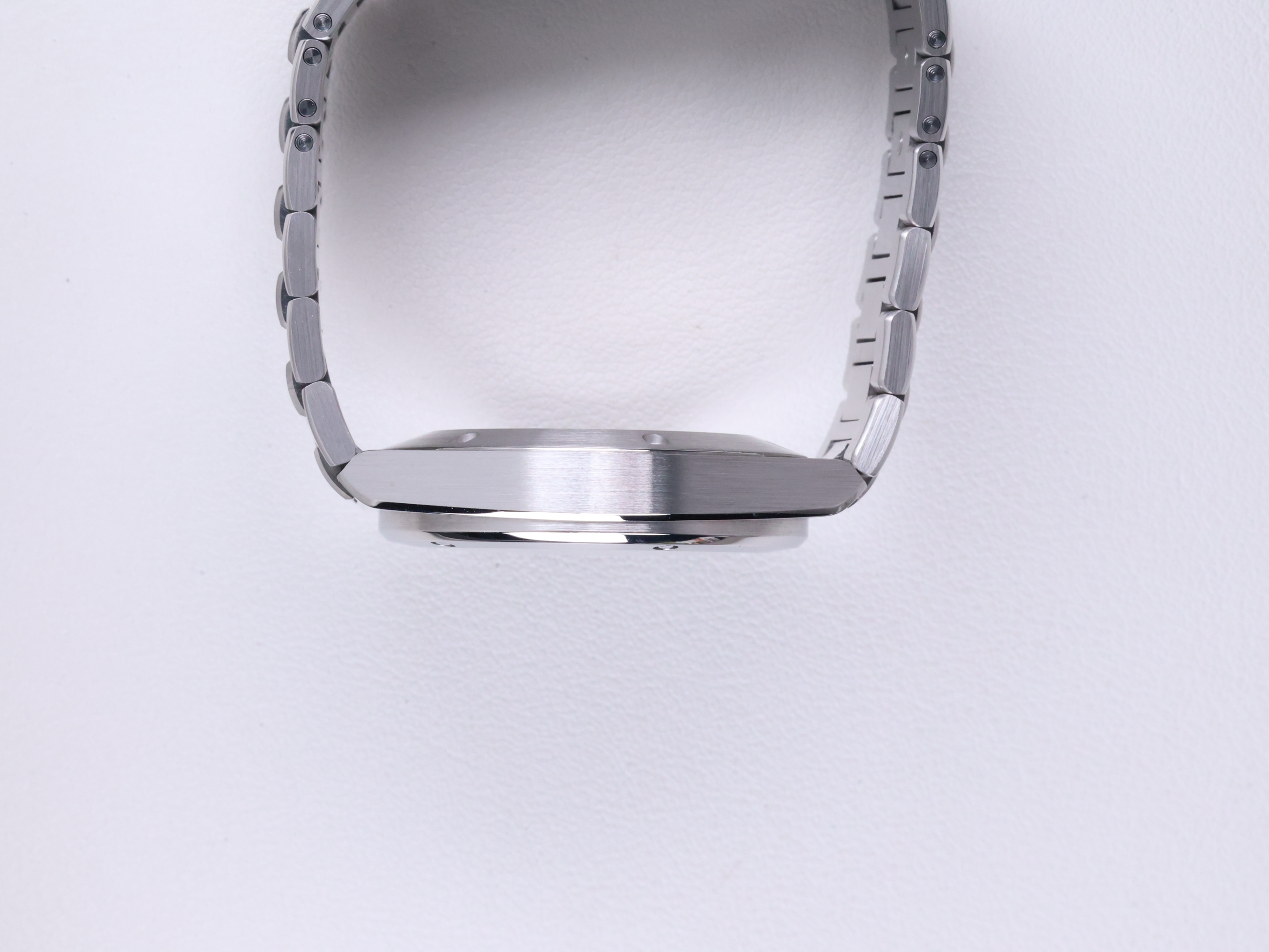 IWC 인제니어 오토매틱 40 IW328907 중고 2025년식 측면(크라운 반대편)