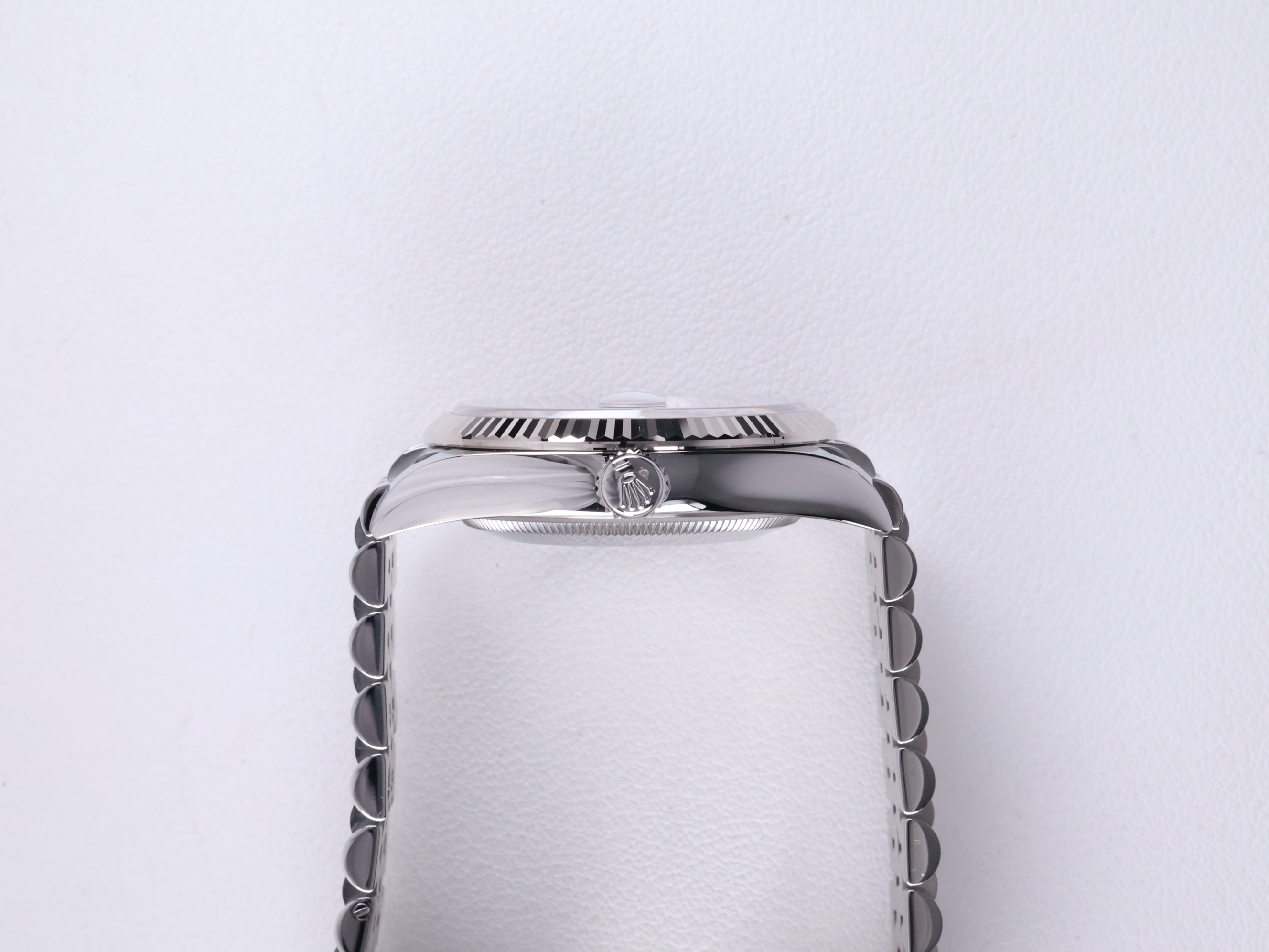 Rolex Datejust 36 126234 Unworn 99 2026 측면(크라운)