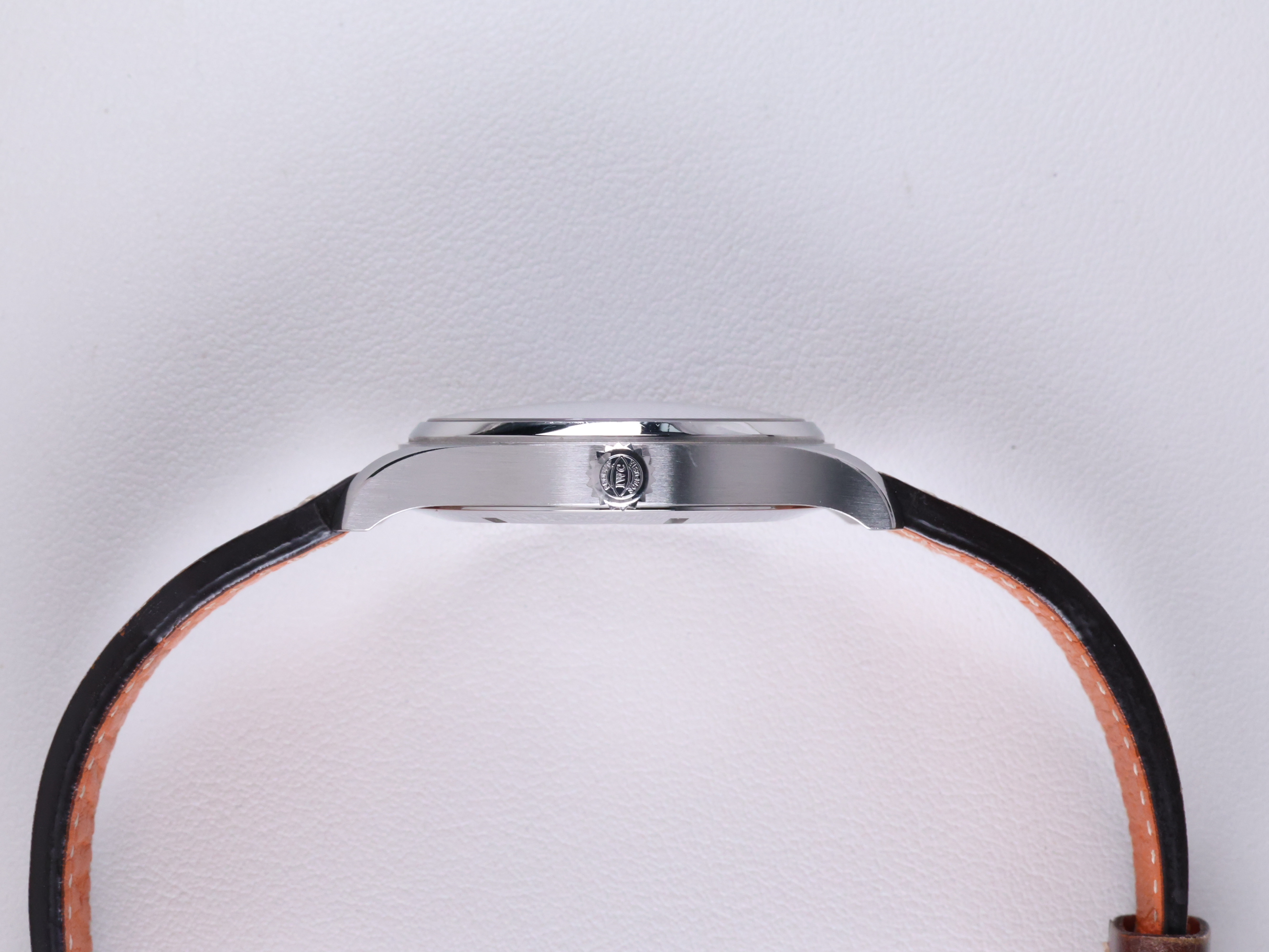 IWC 마크 18 IW327004 중고 2016년식 측면(크라운)