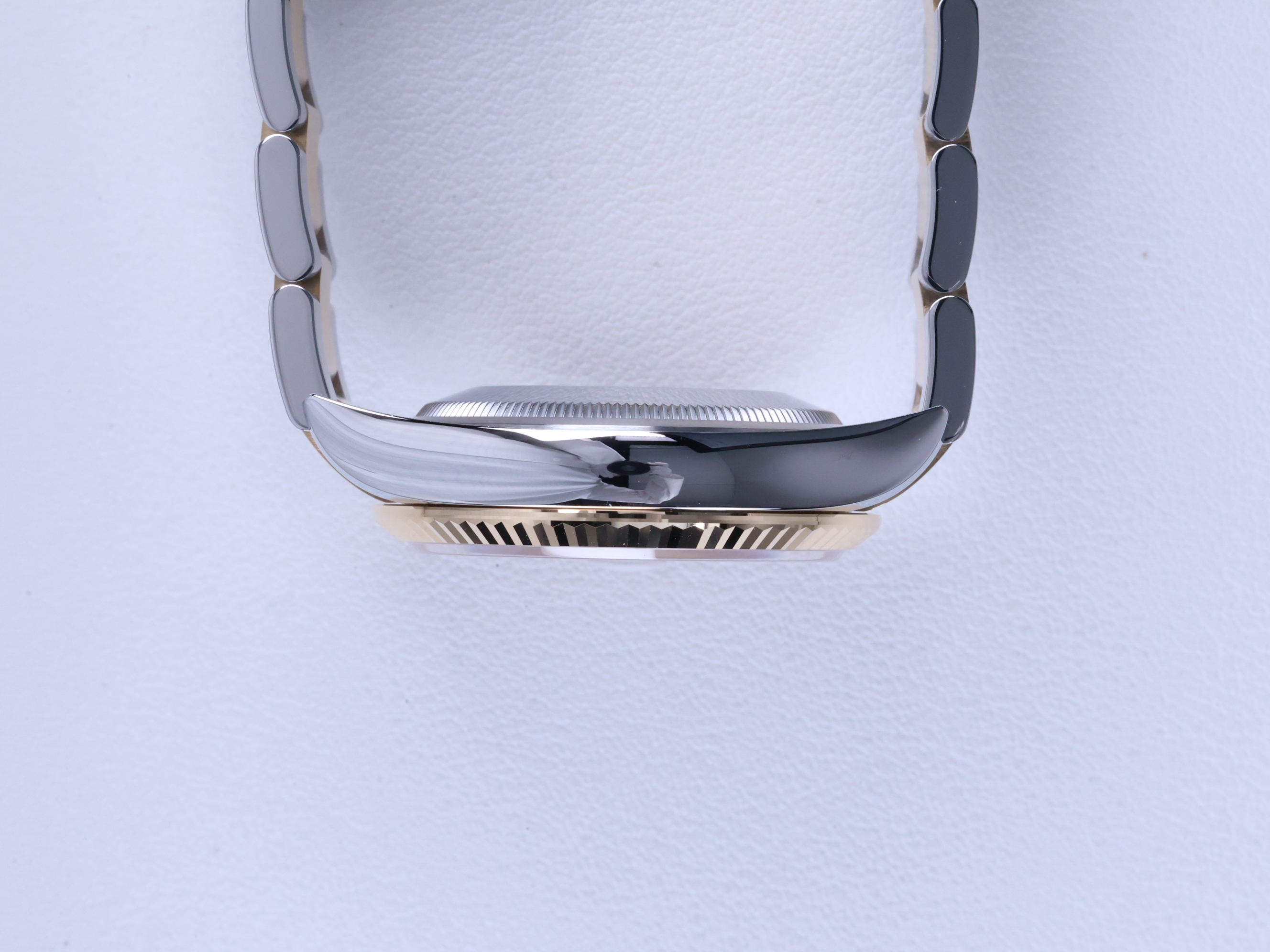 Rolex Datejust 36 126233 Unworn 2026 측면(크라운 반대편)