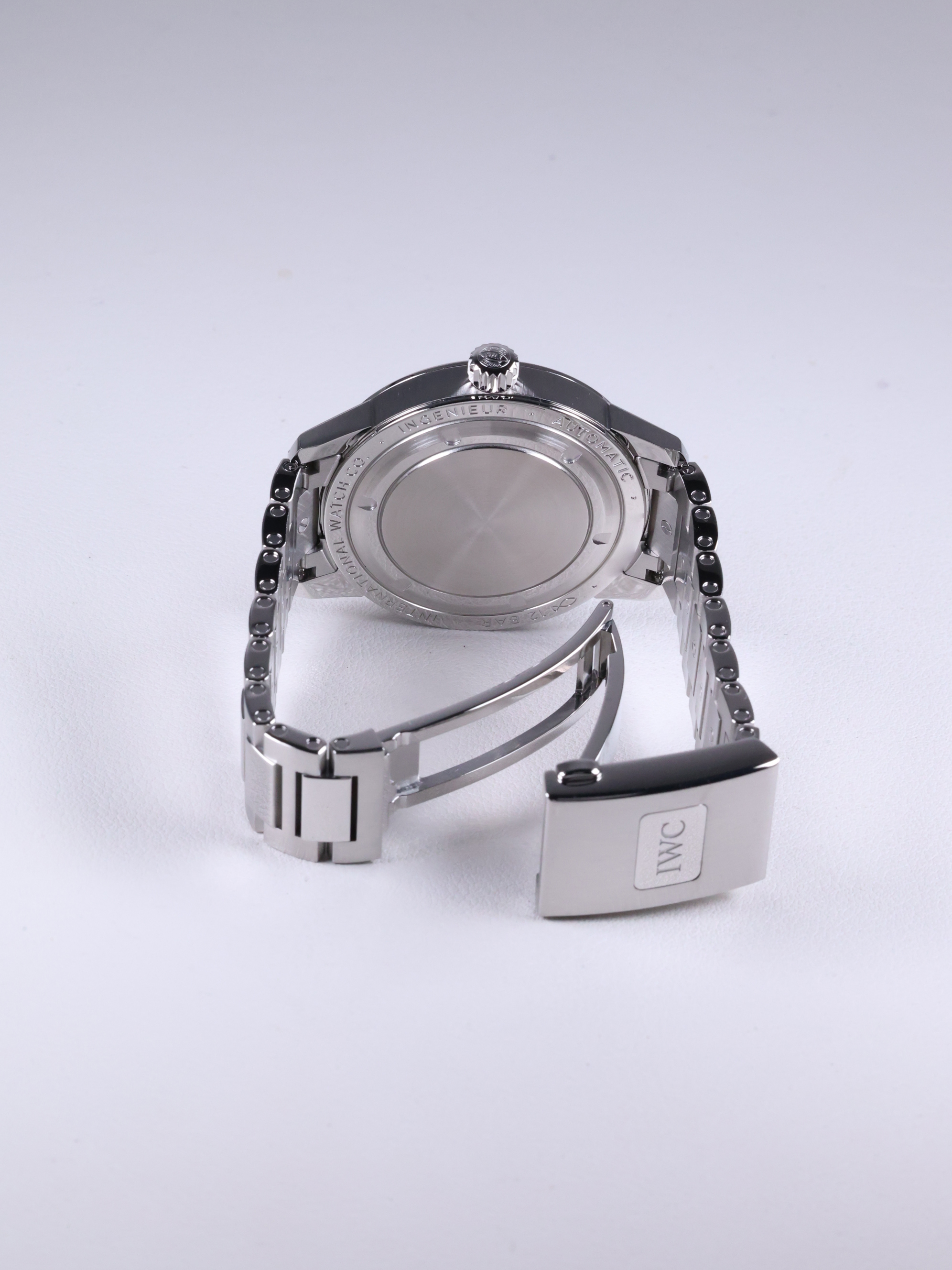 IWC 인제니어 오토매틱 40 IW357002 중고 2018년식 후면(전체)