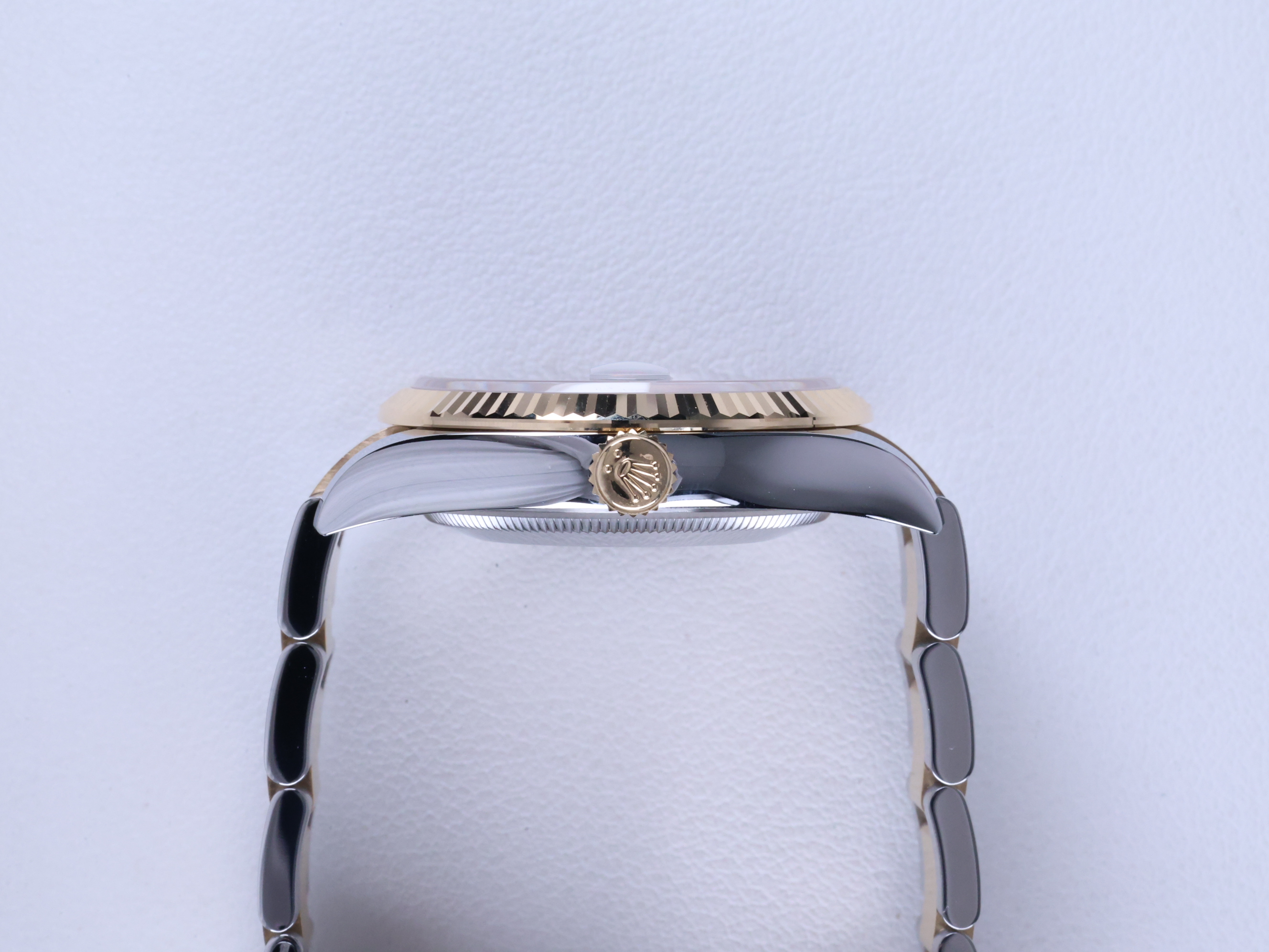 Rolex Datejust 36 126233 Unworn 2026 측면(크라운)