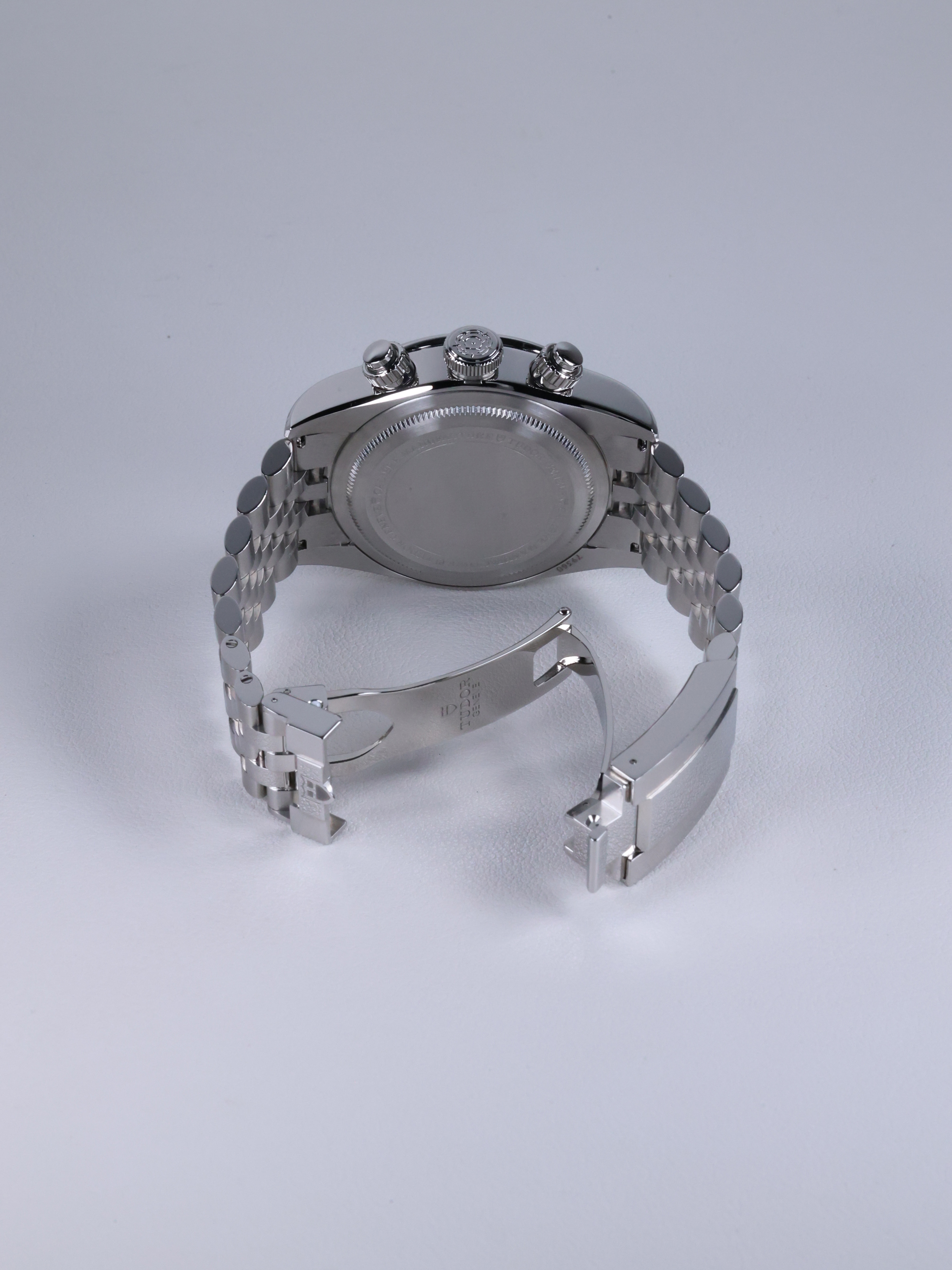 튜더 블랙 베이 크로노 M79360B-0002 중고 2026년식 후면(전체)