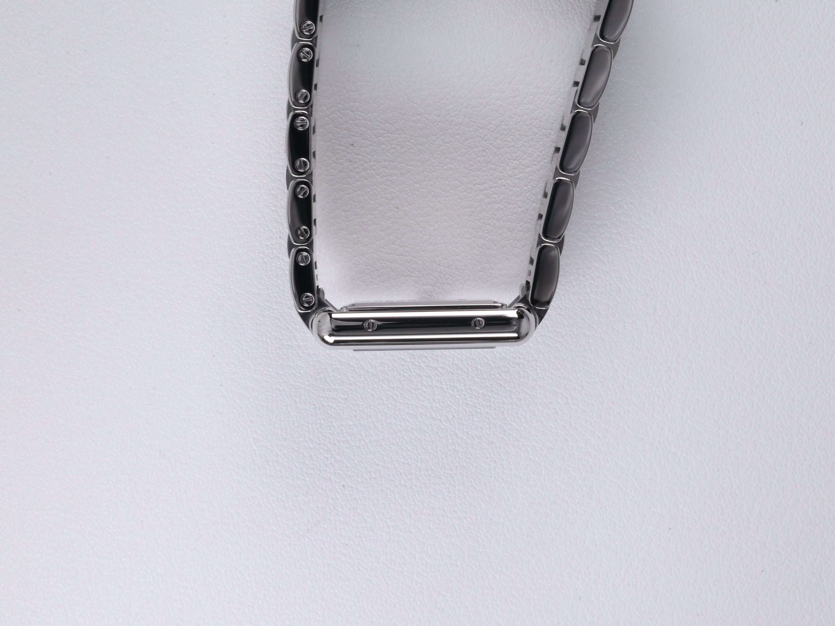 Cartier Tank Must SM WSTA0107 Used 2026 측면(크라운 반대편)