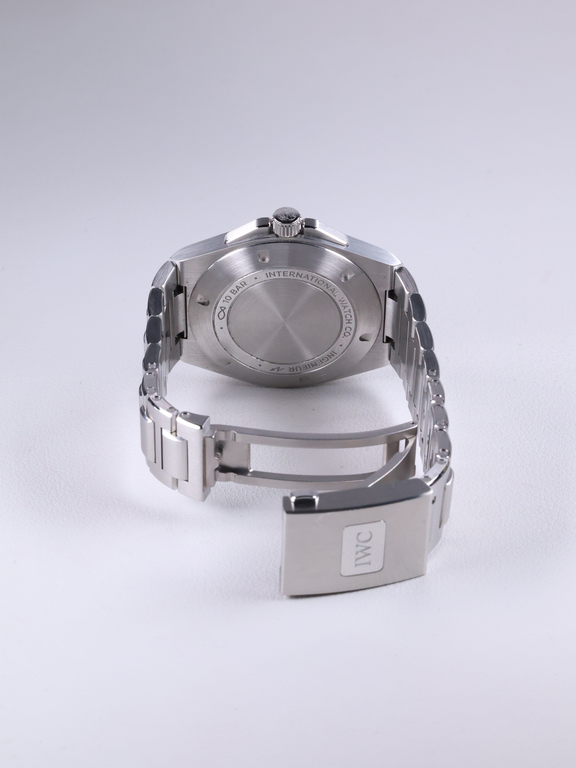 IWC 인제니어 오토매틱 40 IW328907 중고 2025년식 후면(전체)