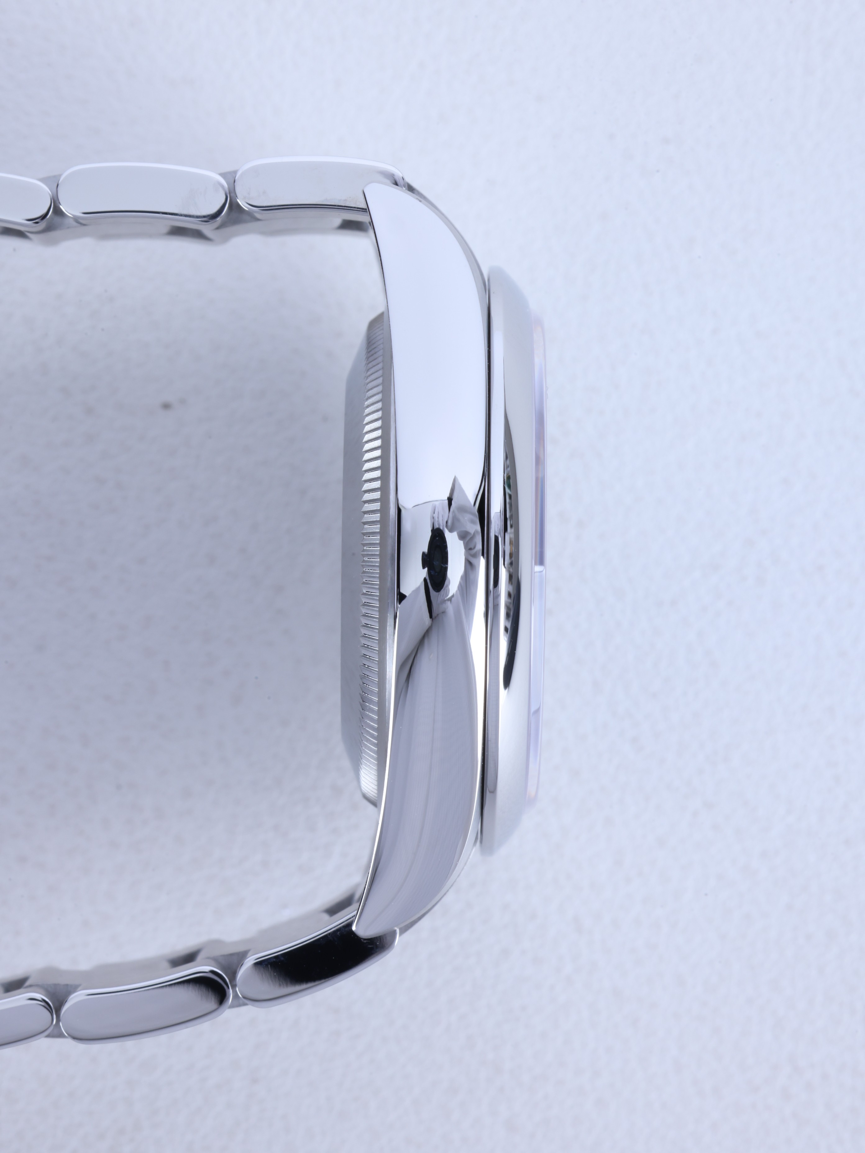 Rolex Oyster Perpetual 36 126000 Unworn 2026 측면(크라운 반대편)