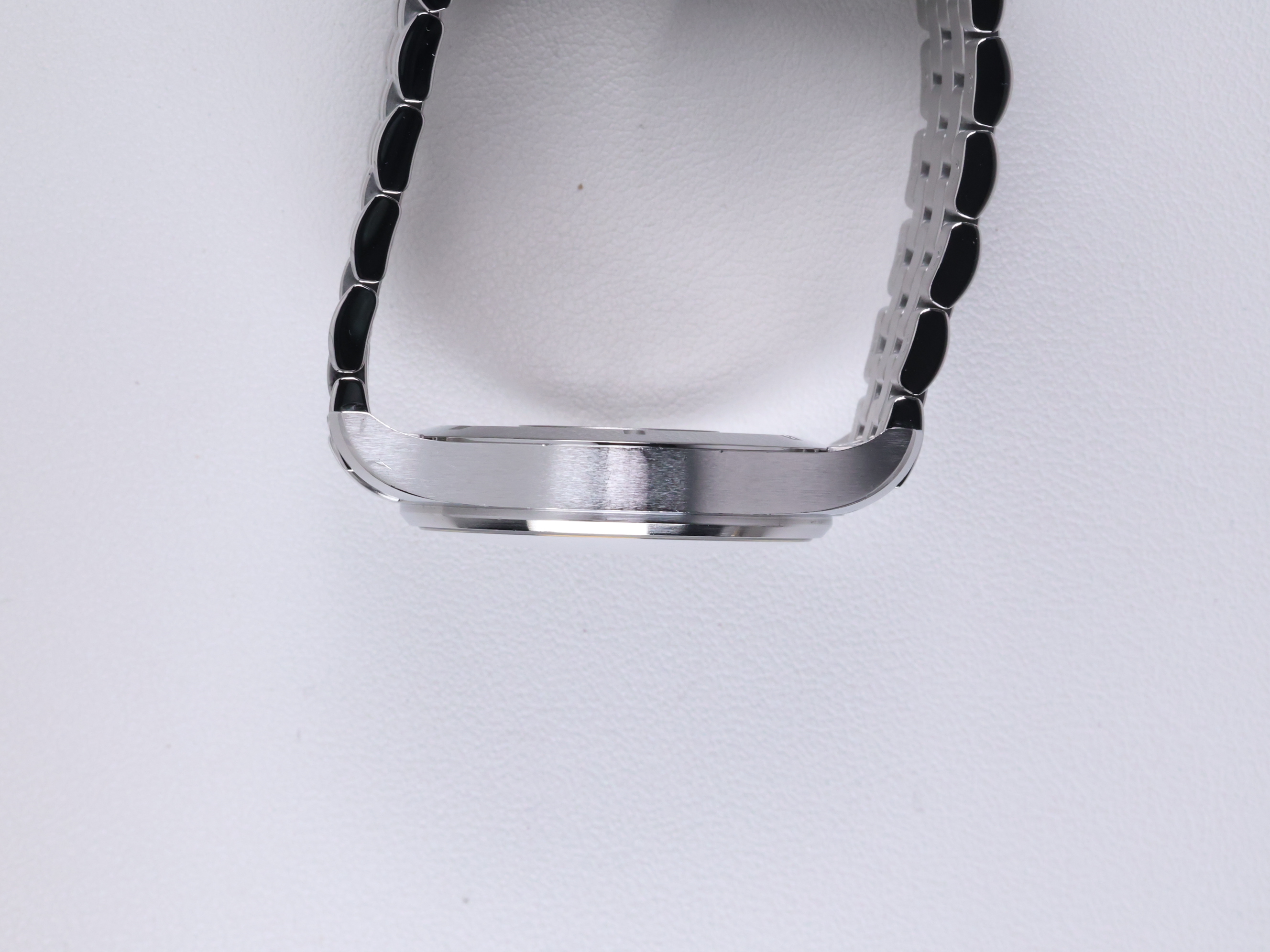 IWC 파일럿 워치 마크 XVIII IW327015 중고 2019년식 측면(크라운 반대편)