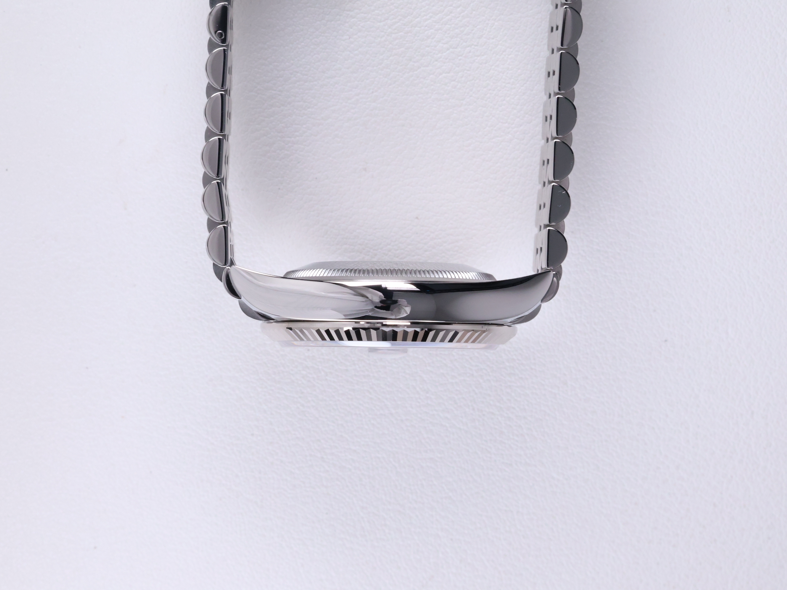 Rolex Datejust 36 126234 Unworn 99 2026 측면(크라운 반대편)