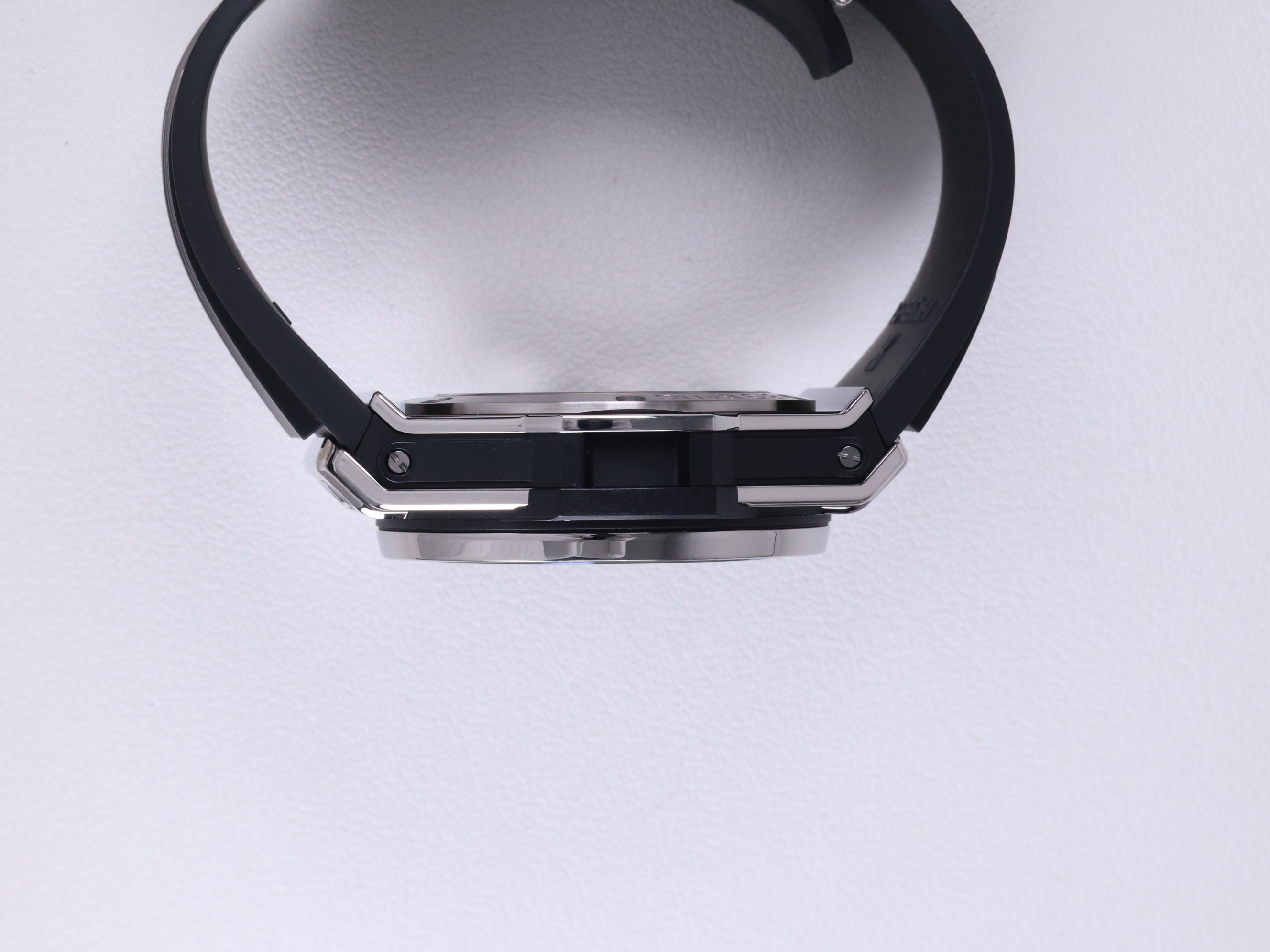 Hublot Big Bang Unico Titanium 441.NX.1171.RX 中古 2023年式 측면(크라운 반대편)